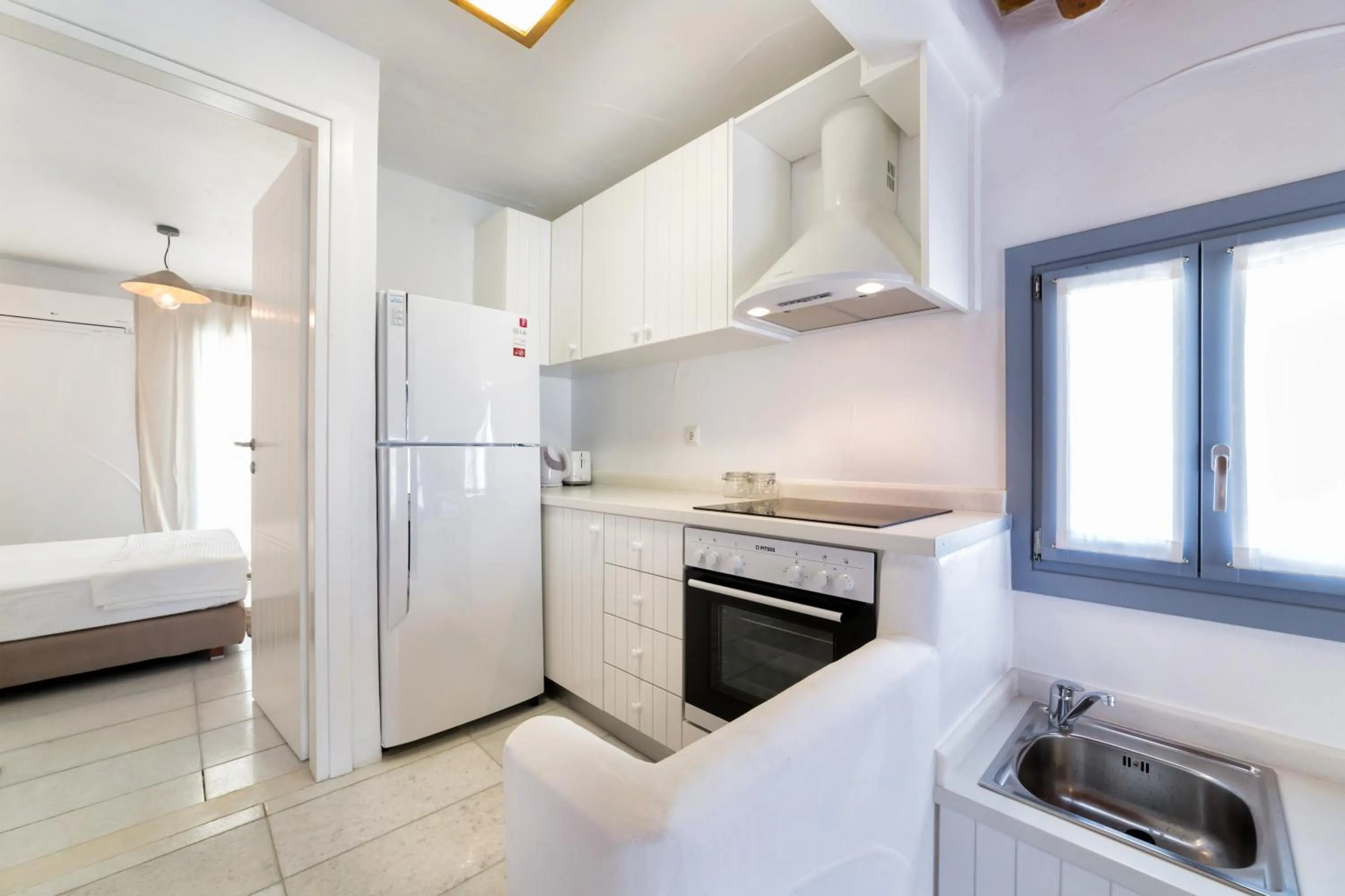 Kitchen or kitchenette in Aegean Colors Koufonisia