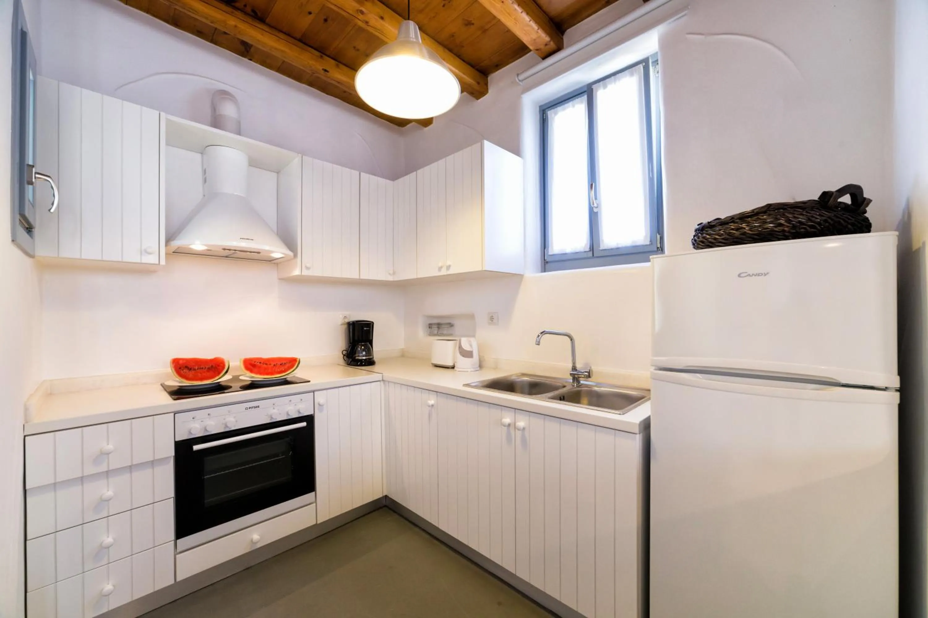 Kitchen or kitchenette in Aegean Colors Koufonisia