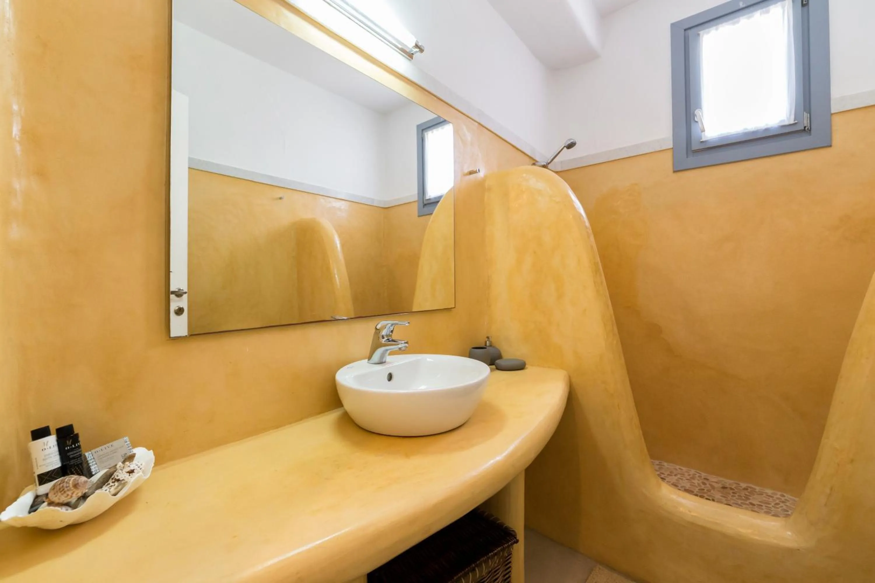 Bathroom in Aegean Colors Koufonisia