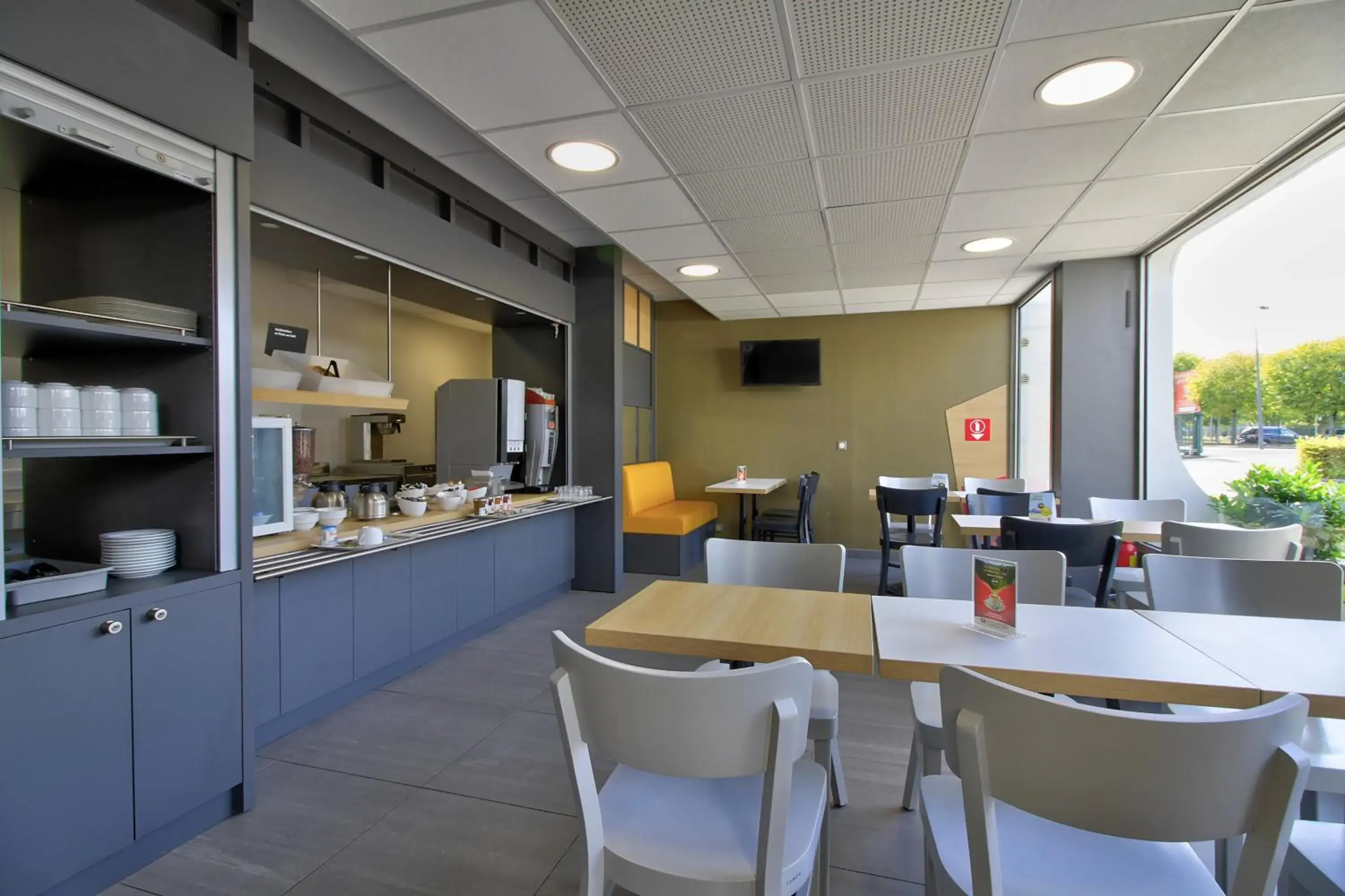 Buffet breakfast in B&B HOTEL Beaune Sud 1 Palais des Congrès Buffet breakfast in B&B HOTEL Beaune Sud 1 Palais des Congrès