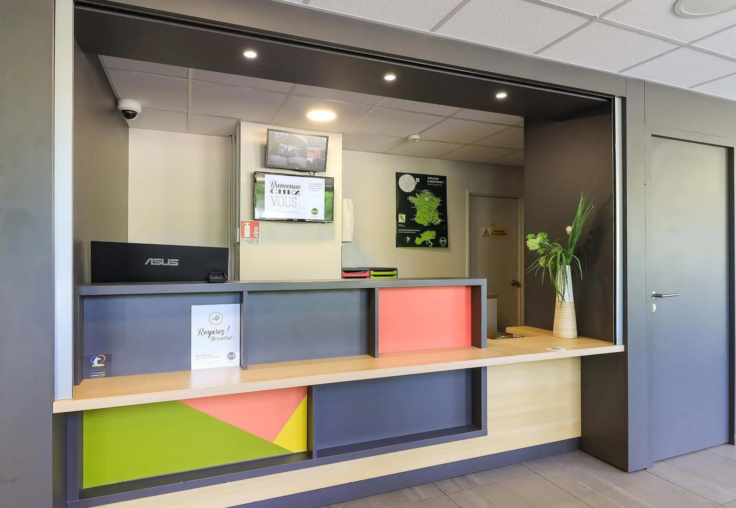 Lobby or reception in B&B HOTEL Beaune Sud 1 Palais des Congrès Lobby or reception in B&B HOTEL Beaune Sud 1 Palais des Congrès