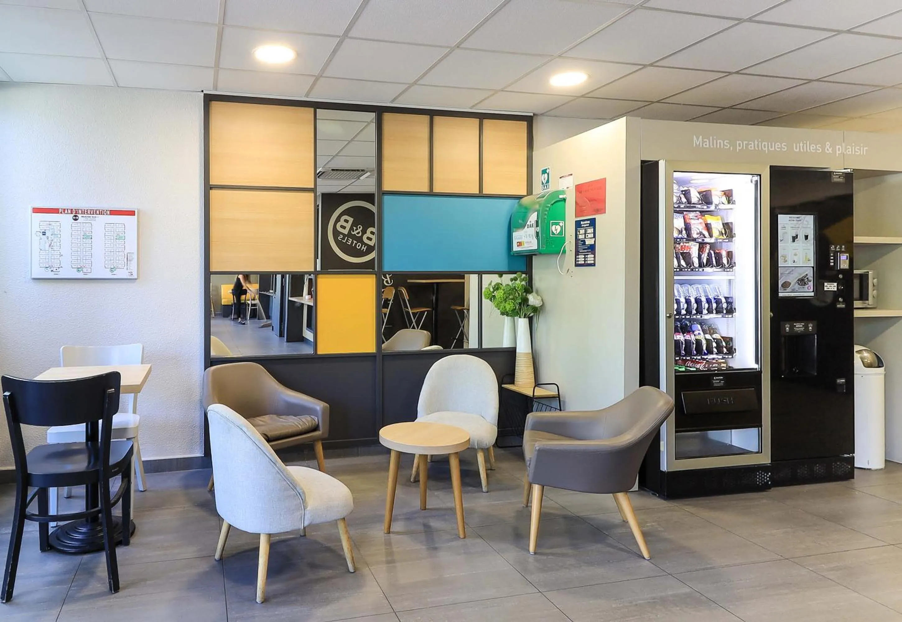 Seating area in B&B HOTEL Beaune Sud 1 Palais des Congrès
