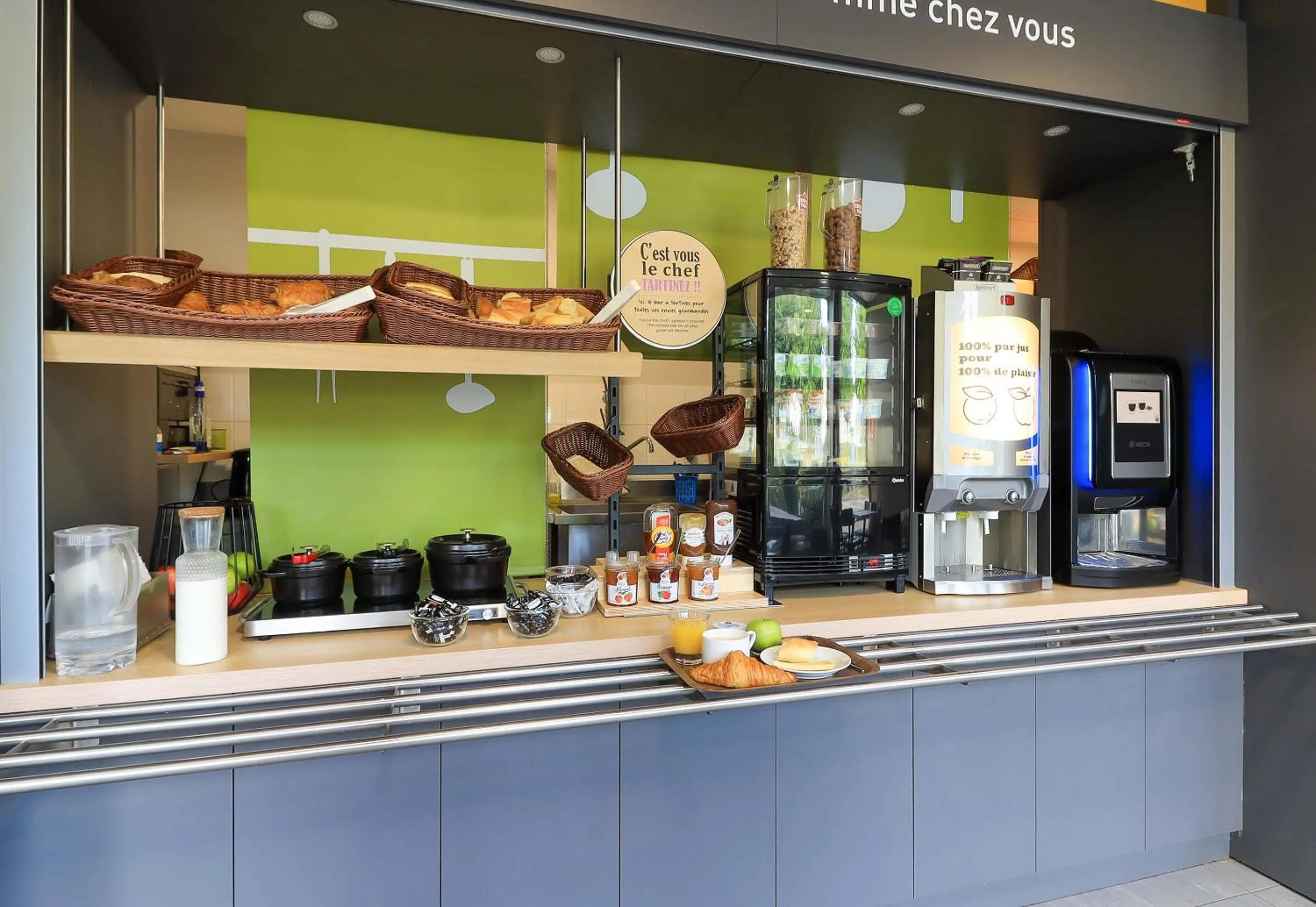 Buffet breakfast in B&B HOTEL Beaune Sud 1 Palais des Congrès