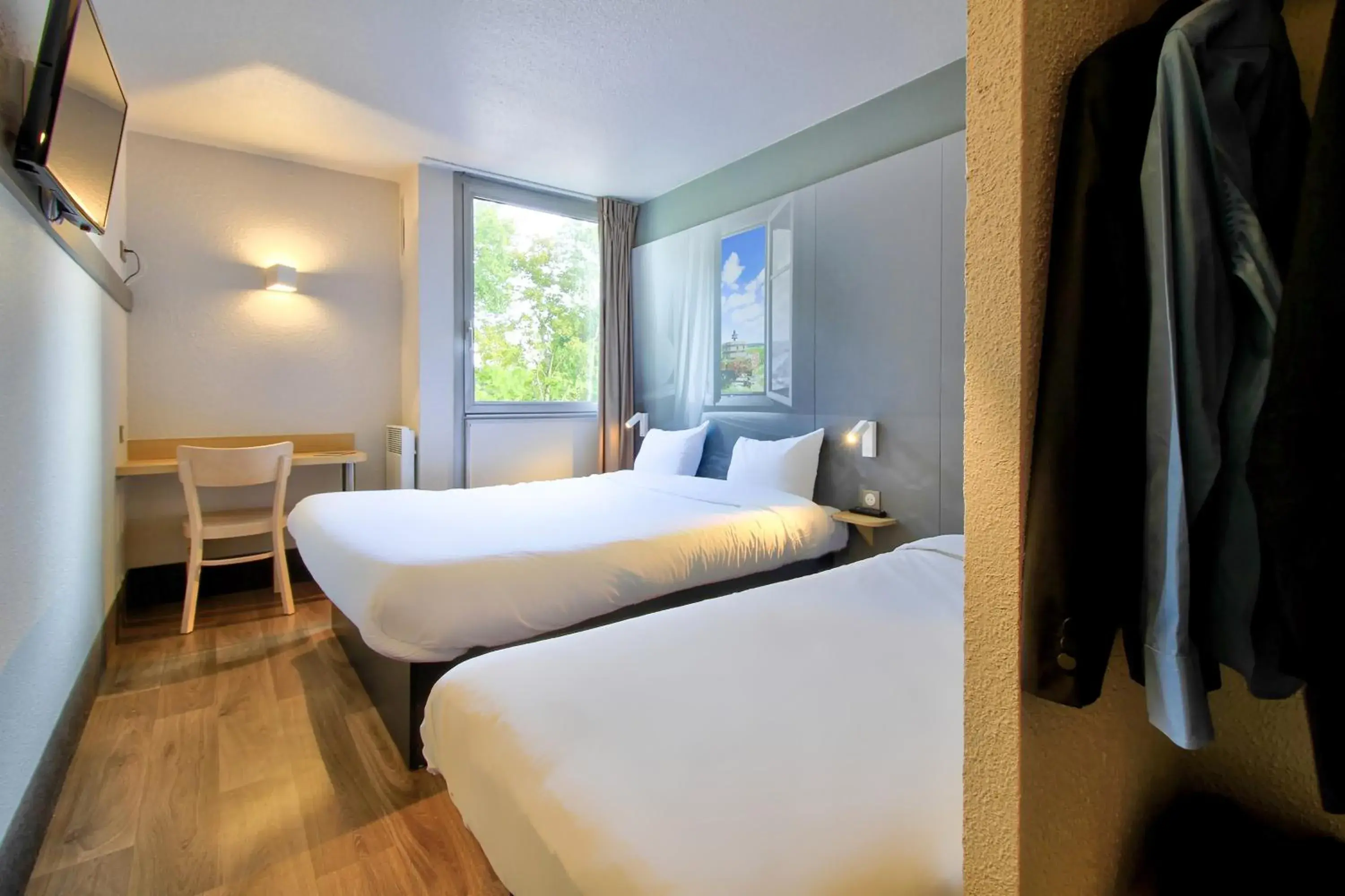 Bedroom, Bed in B&B HOTEL Beaune Sud 1 Palais des Congrès Bedroom, Bed in B&B HOTEL Beaune Sud 1 Palais des Congrès