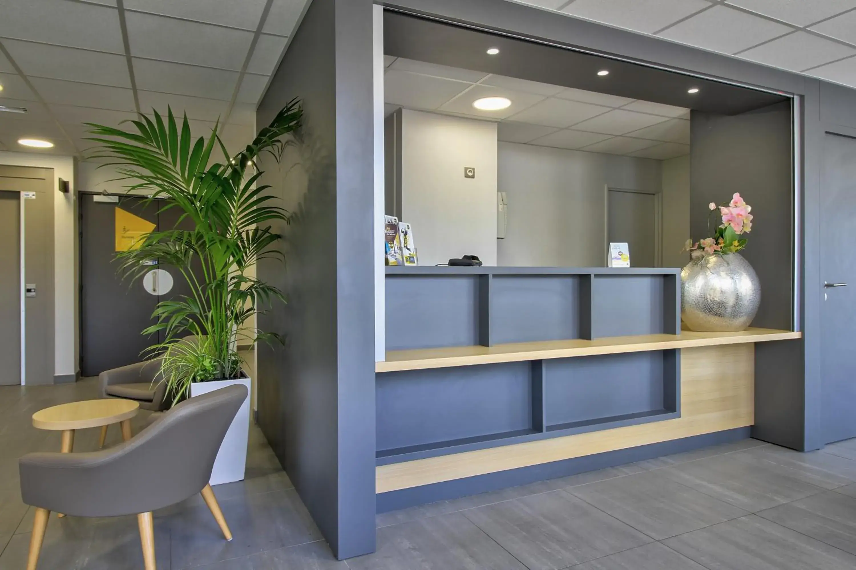 Lobby or reception in B&B HOTEL Beaune Sud 1 Palais des Congrès Lobby or reception in B&B HOTEL Beaune Sud 1 Palais des Congrès