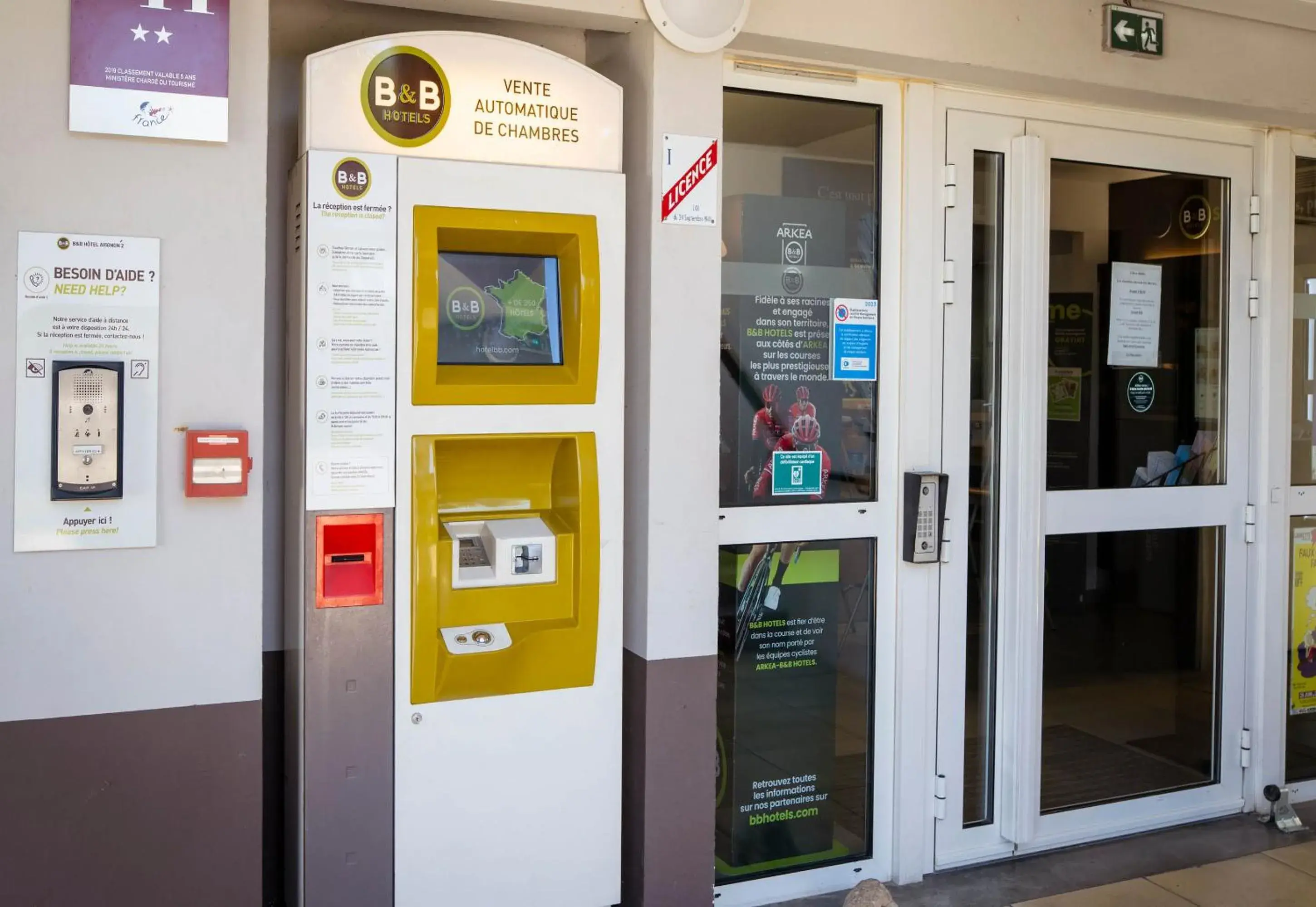Facade/entrance in B&B HOTEL Avignon 1 Facade/entrance in B&B HOTEL Avignon 1