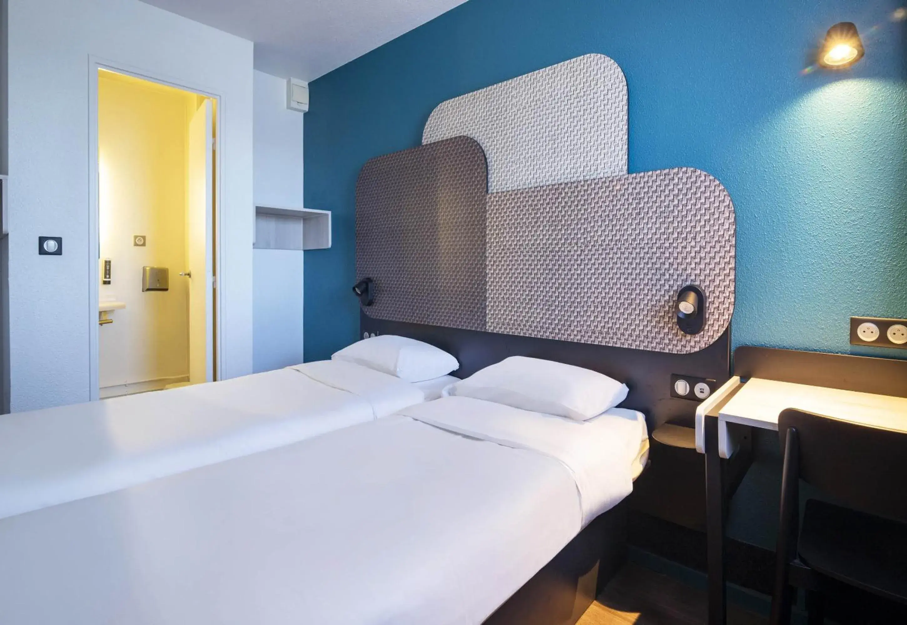 Photo of the whole room, Bed in B&B HOTEL Avignon 1 Photo of the whole room, Bed in B&B HOTEL Avignon 1