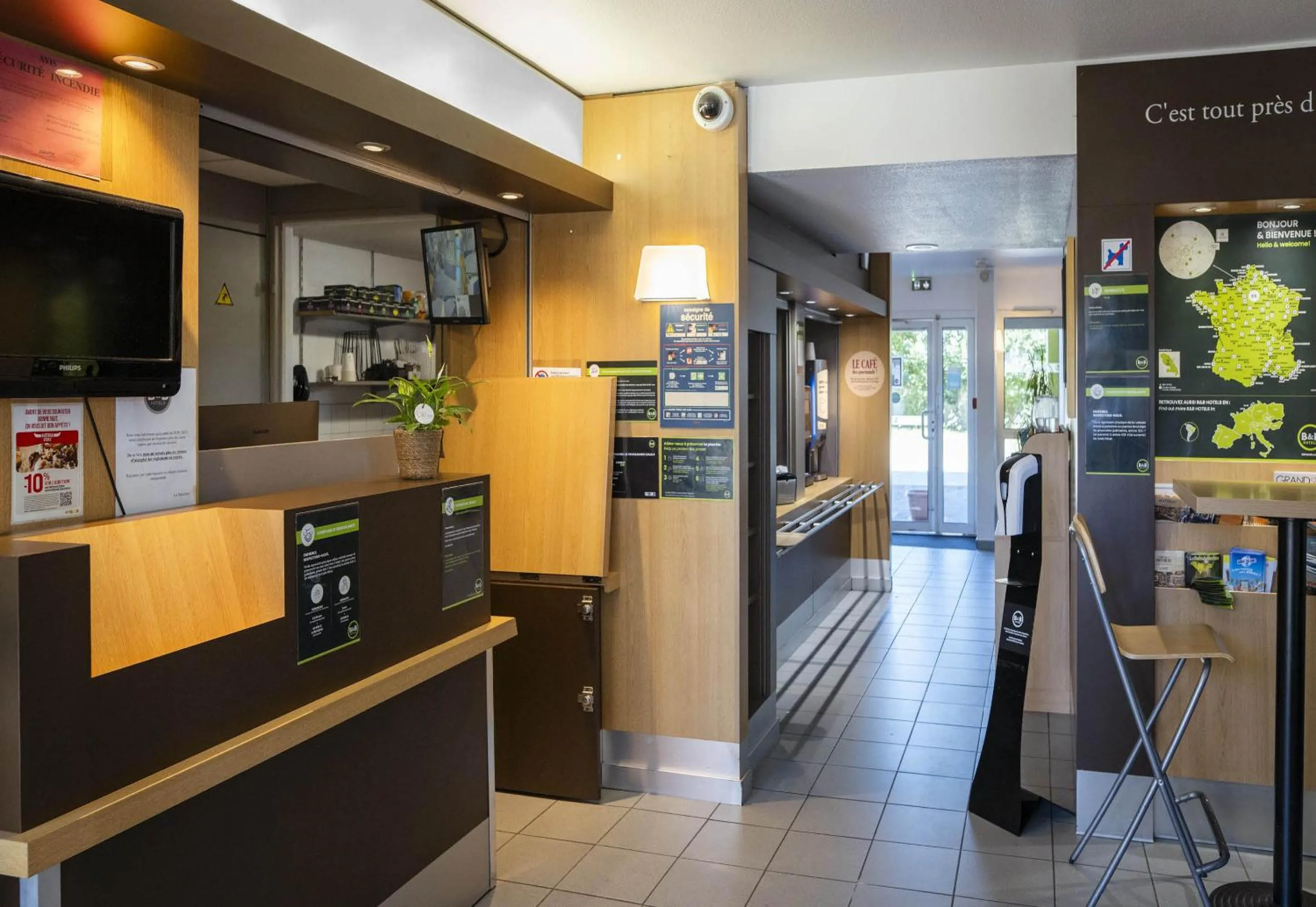 Lobby or reception in B&B HOTEL Avignon 1