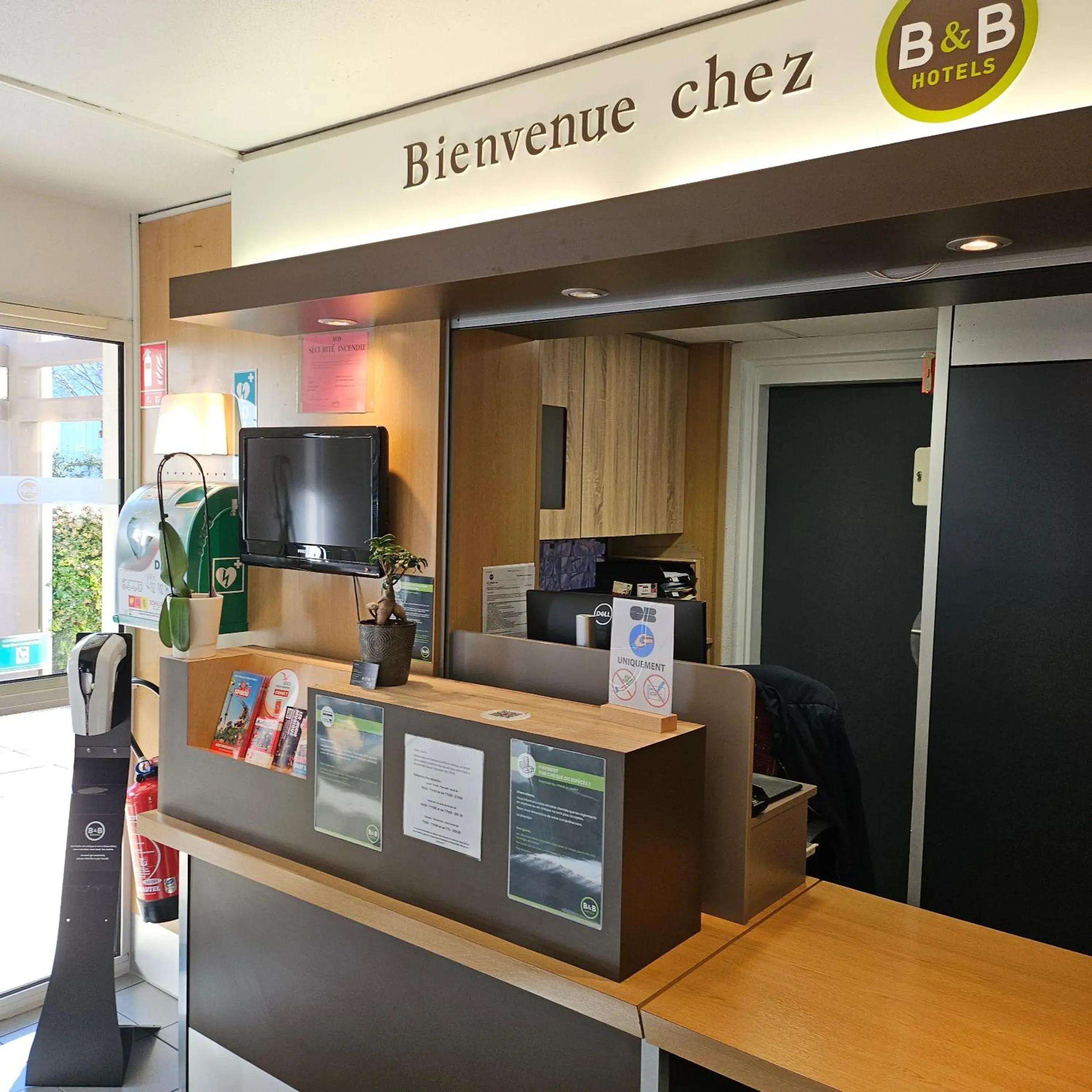 Lobby or reception in B&B HOTEL Avignon 1 Lobby or reception in B&B HOTEL Avignon 1