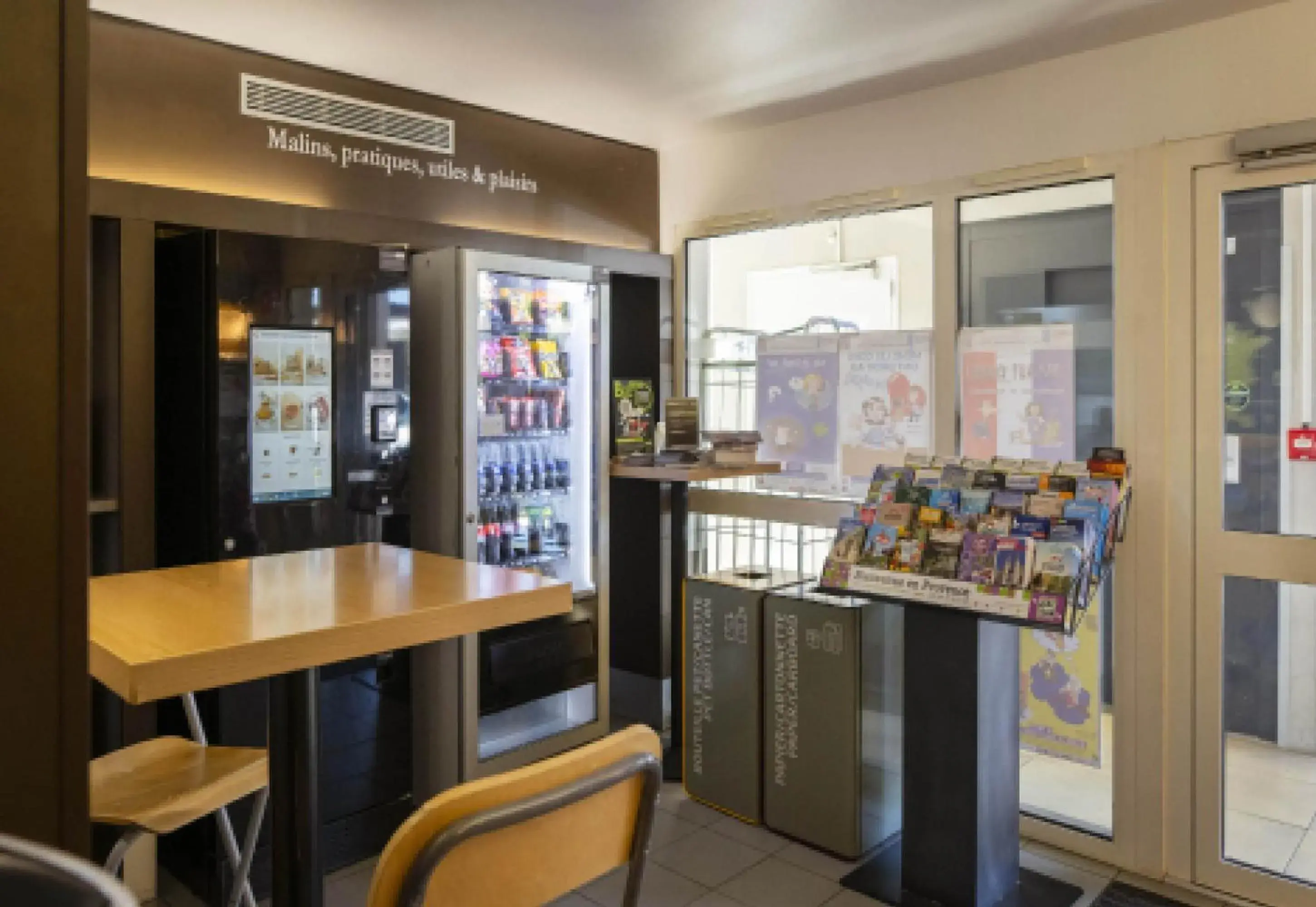 Lobby or reception in B&B HOTEL Avignon 1 Lobby or reception in B&B HOTEL Avignon 1