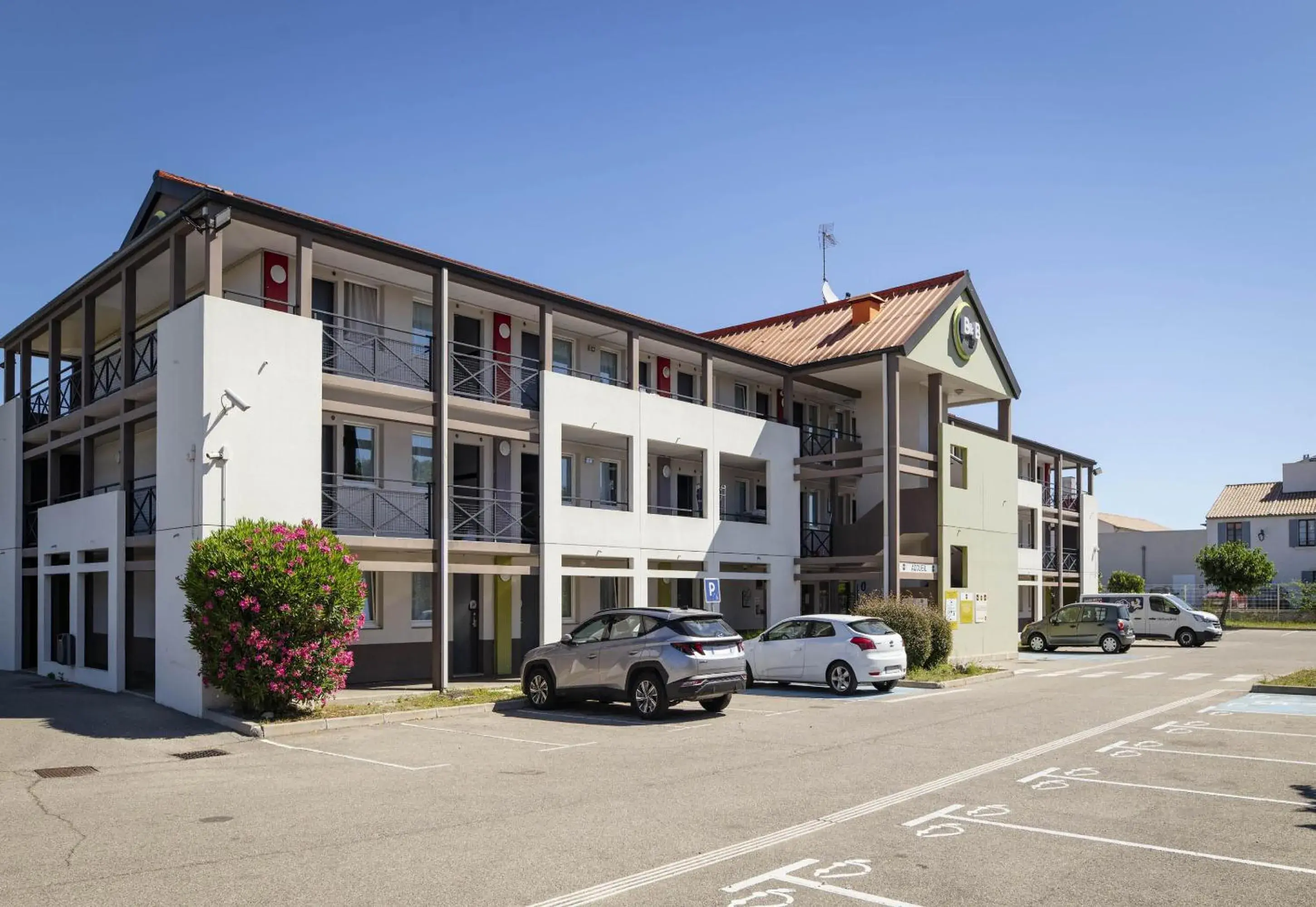 Property building in B&B HOTEL Avignon 1 Property building in B&B HOTEL Avignon 1