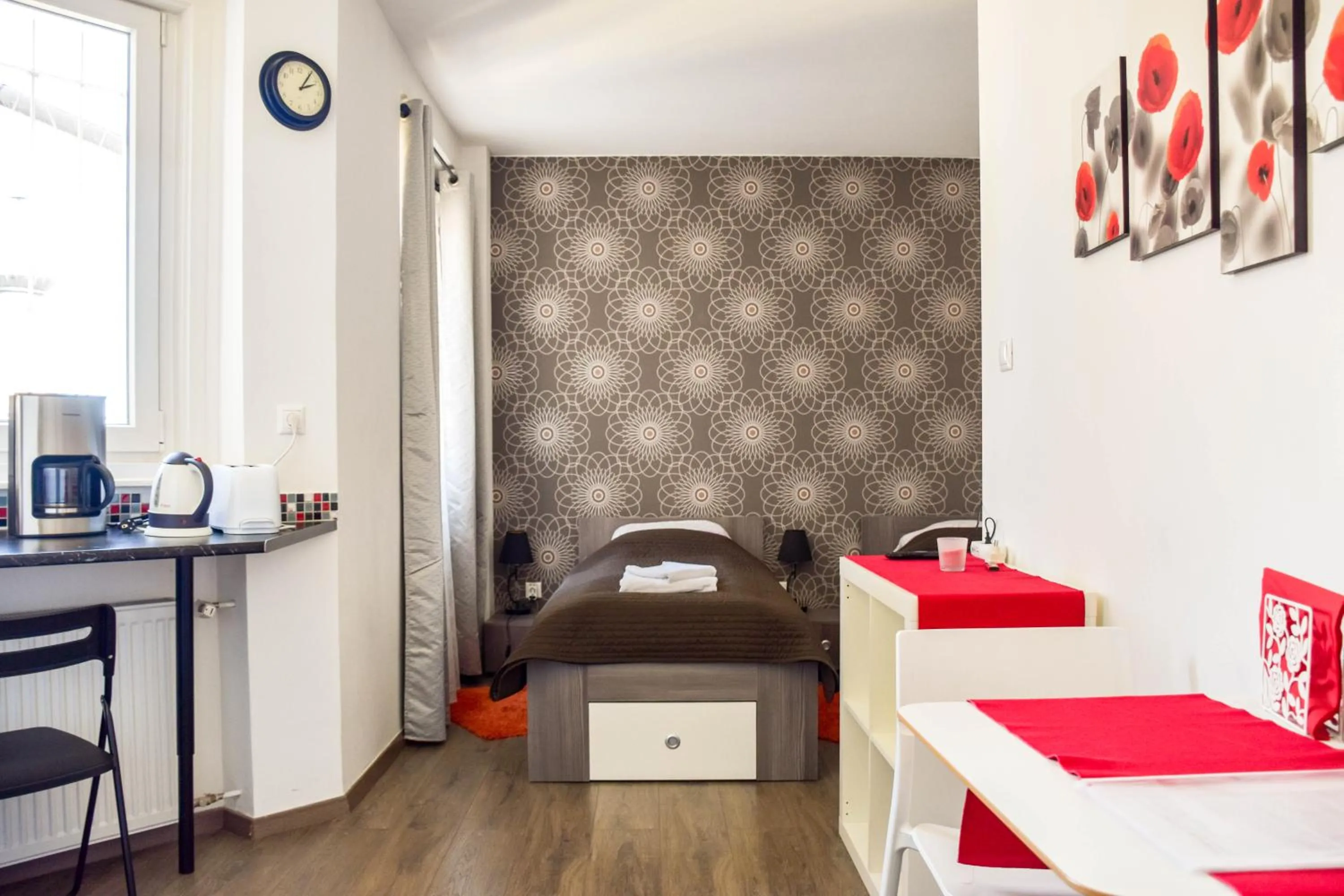 Bed in Diamond Astoria Apartments