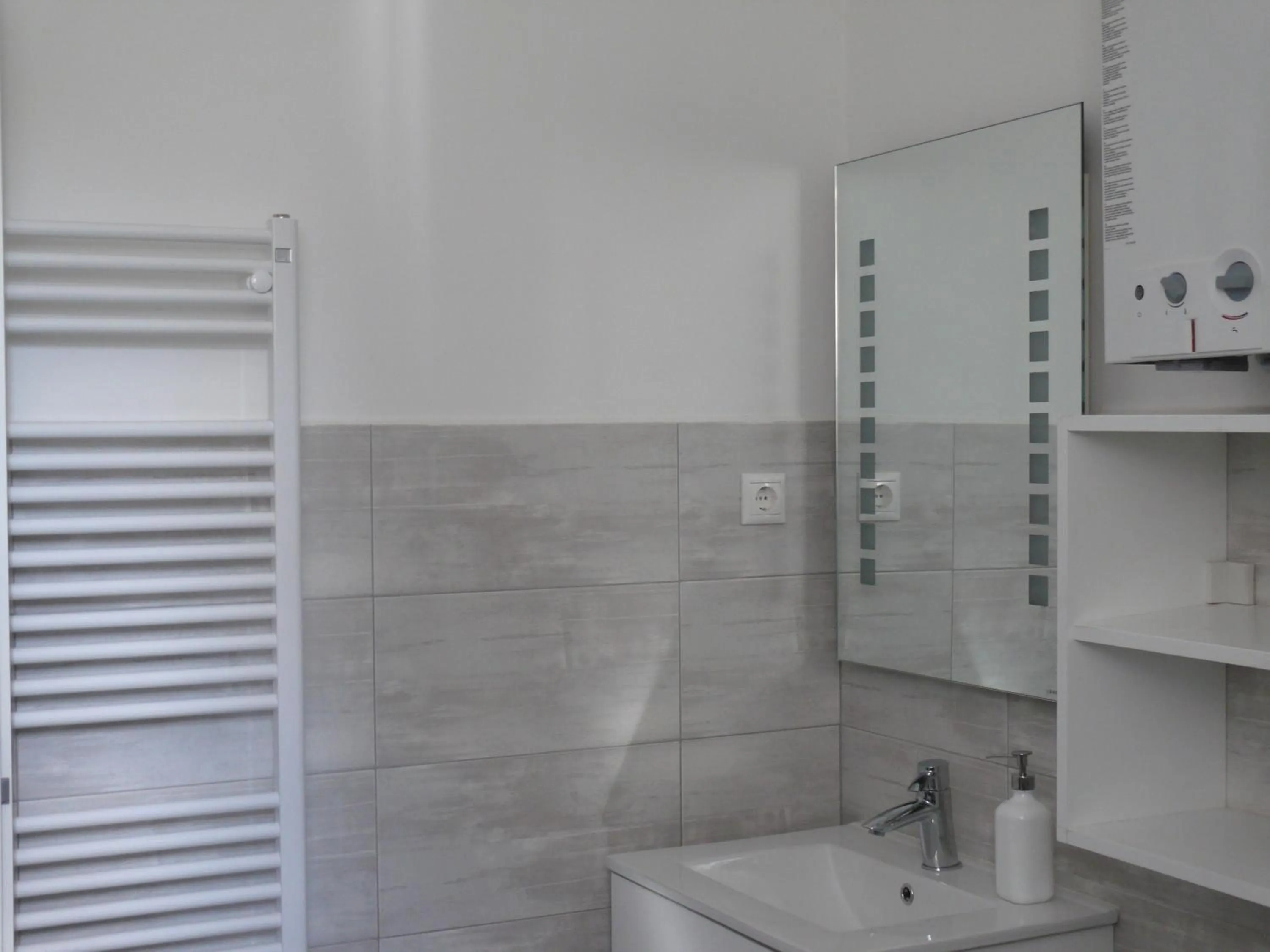 Diamond Astoria Apartments