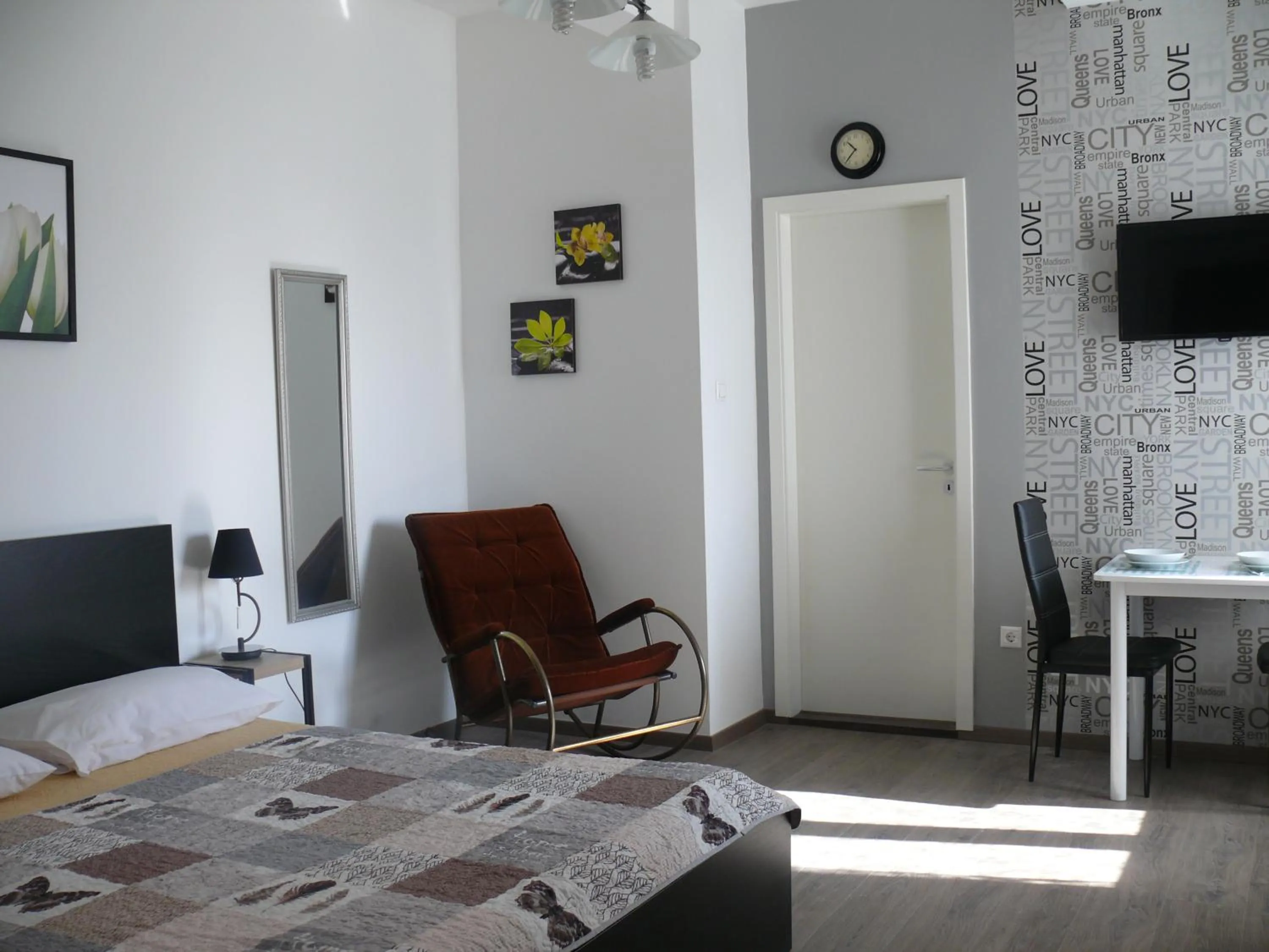 Bed in Diamond Astoria Apartments