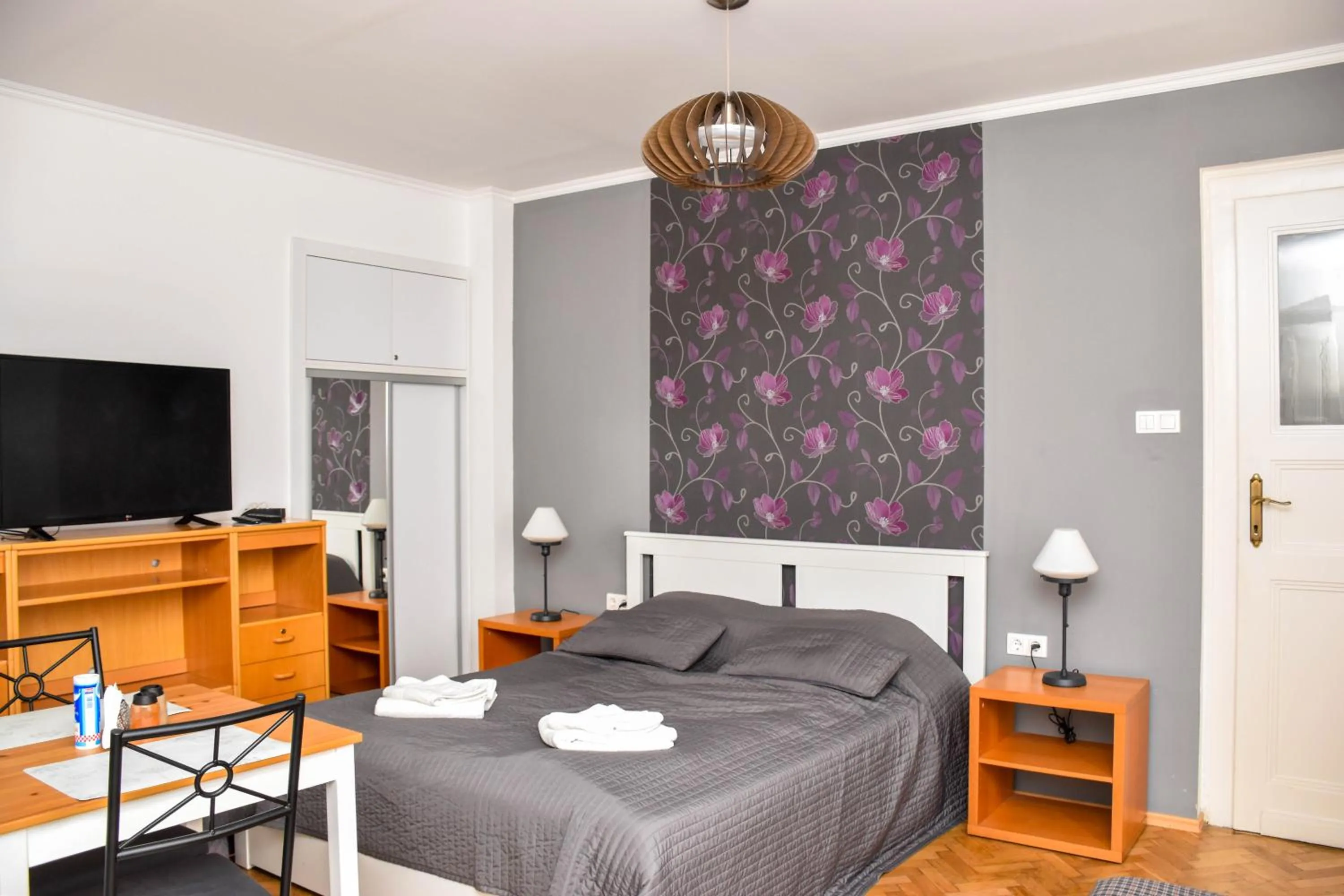 Bed in Diamond Astoria Apartments