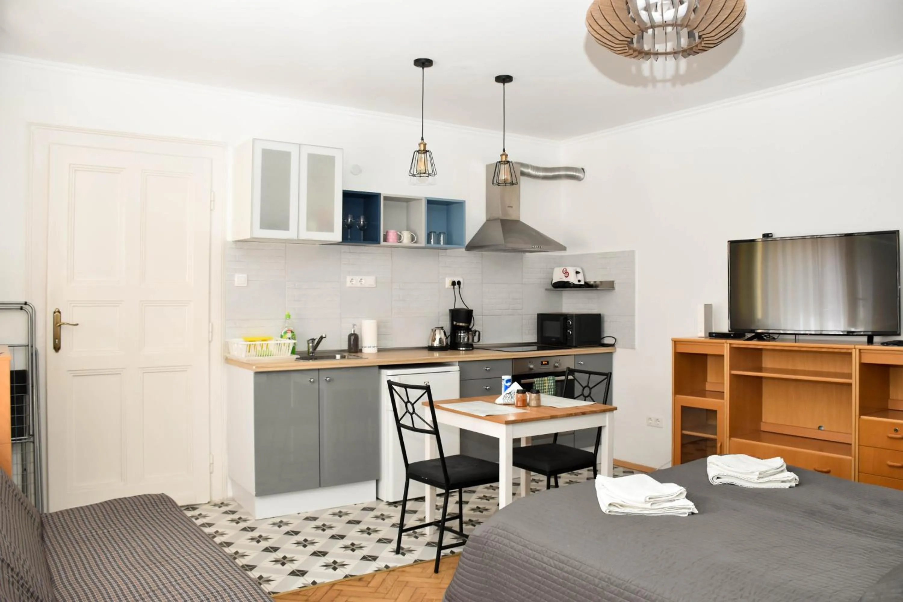 Diamond Astoria Apartments