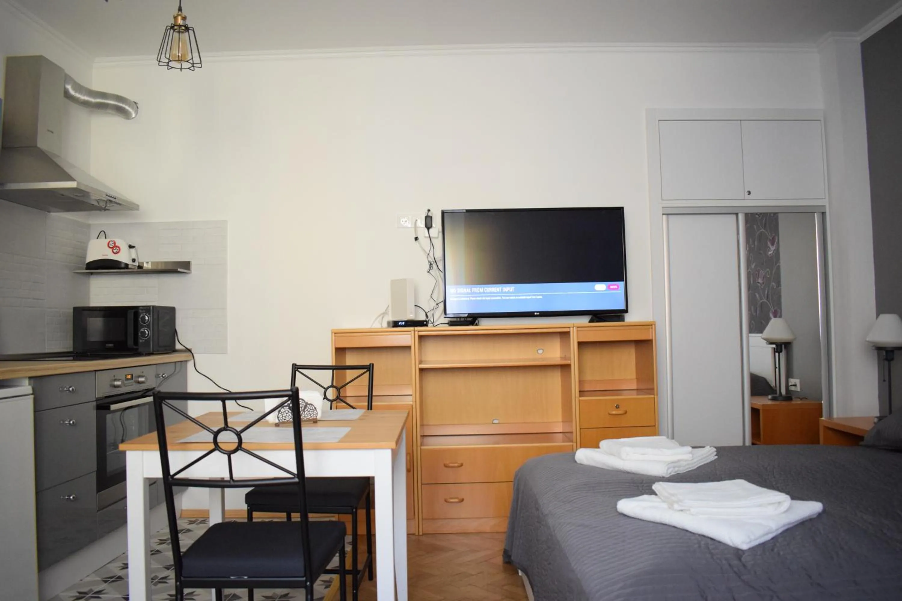 Bed in Diamond Astoria Apartments