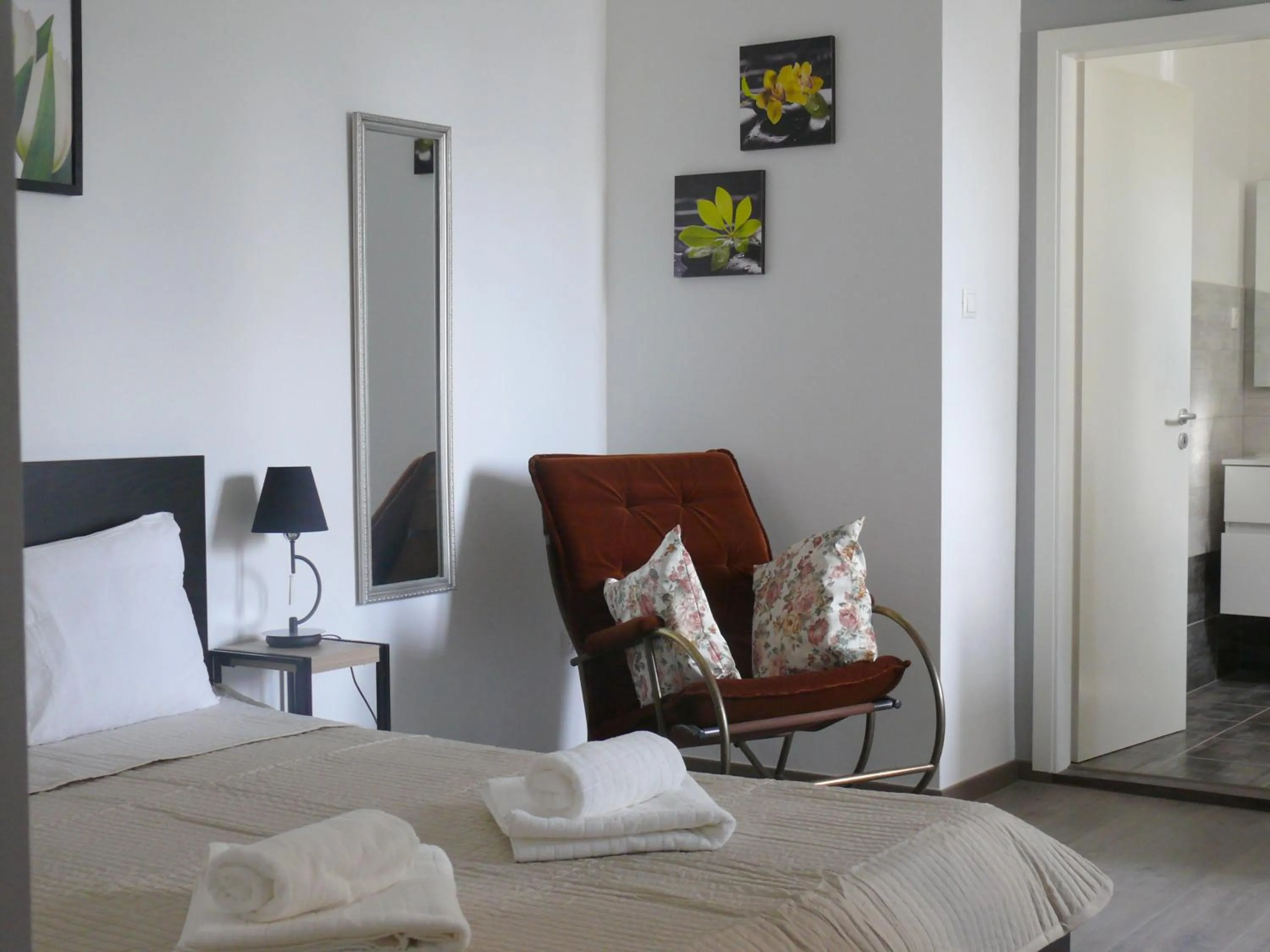 Bed in Diamond Astoria Apartments