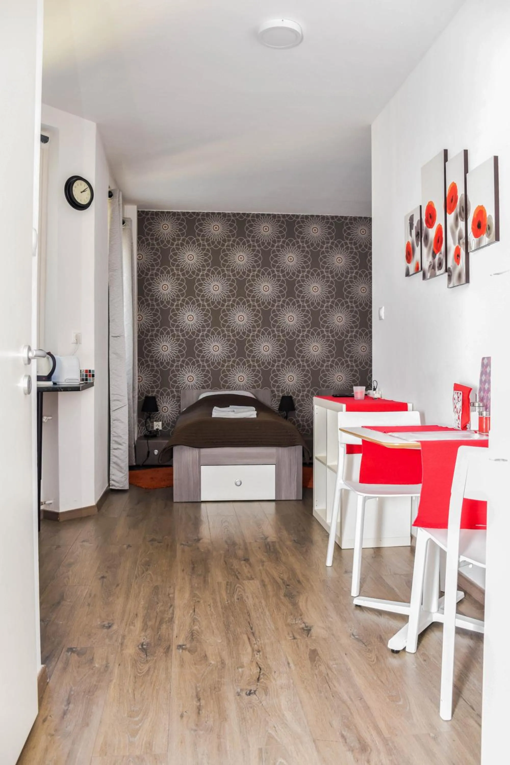 Diamond Astoria Apartments