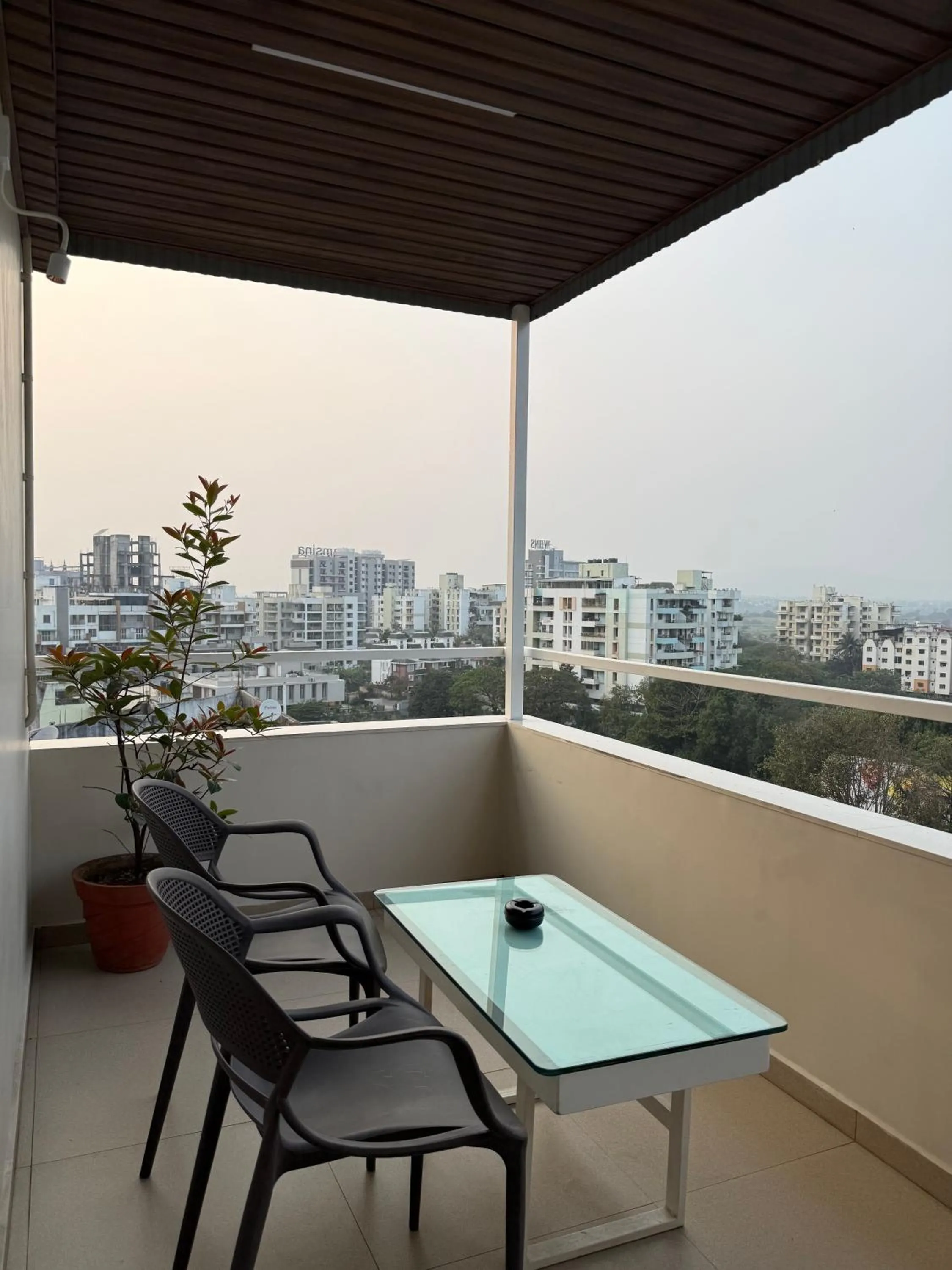 Apartment with City View in Chandralok Service Apartments
