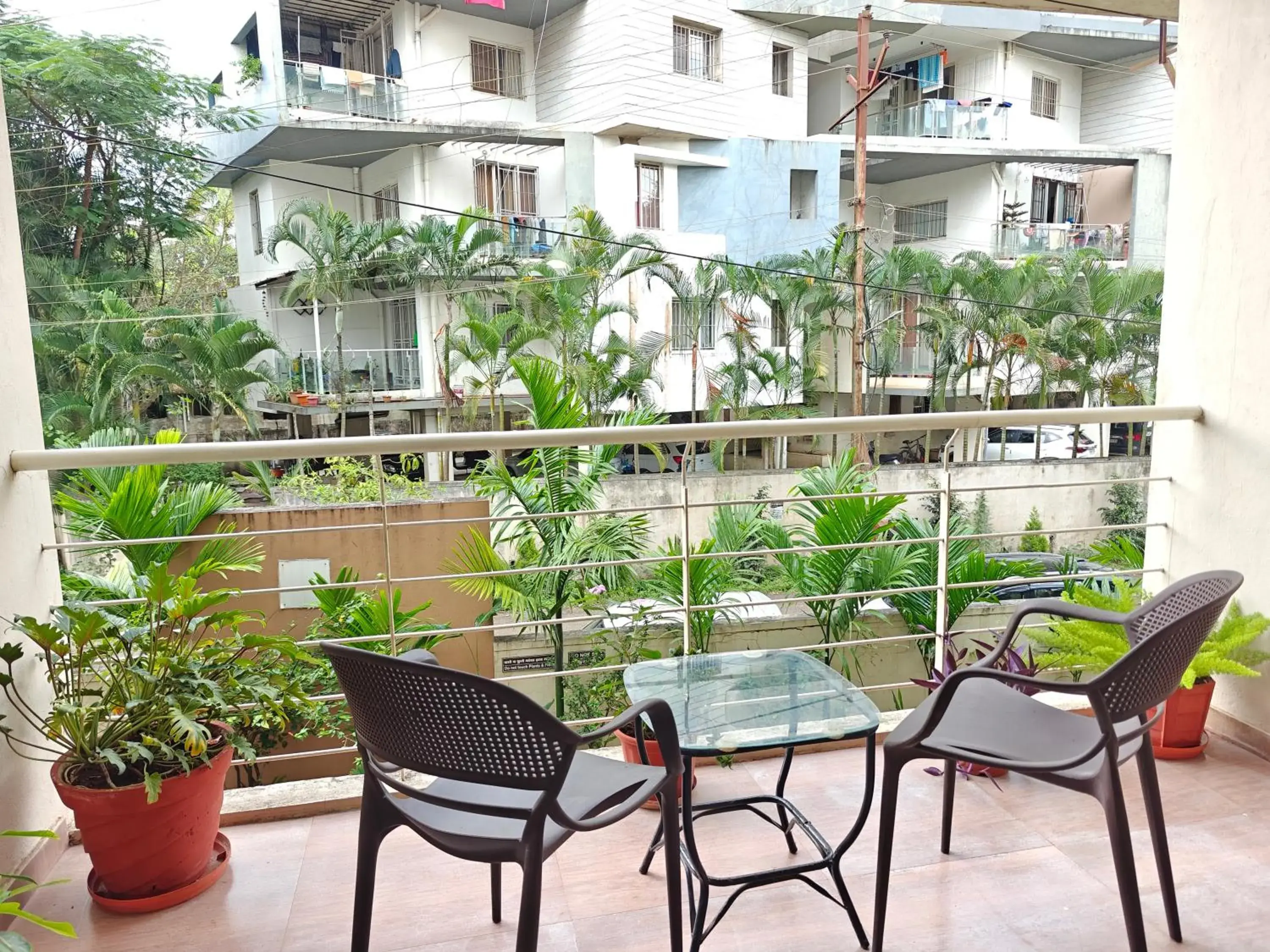 Apartment with Balcony in Chandralok Service Apartments Apartment with Balcony in Chandralok Service Apartments