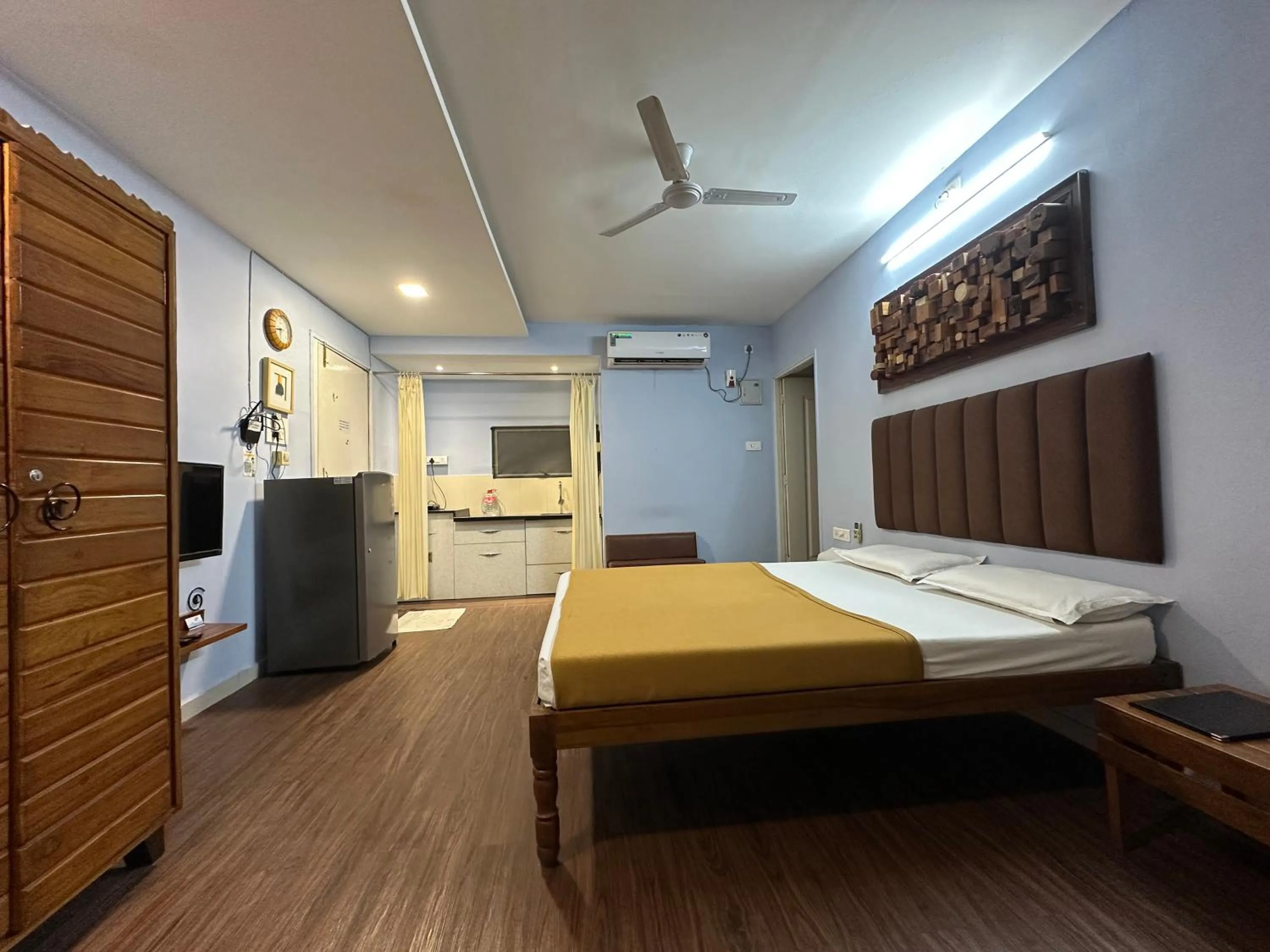 Superior Apartment in Chandralok Service Apartments