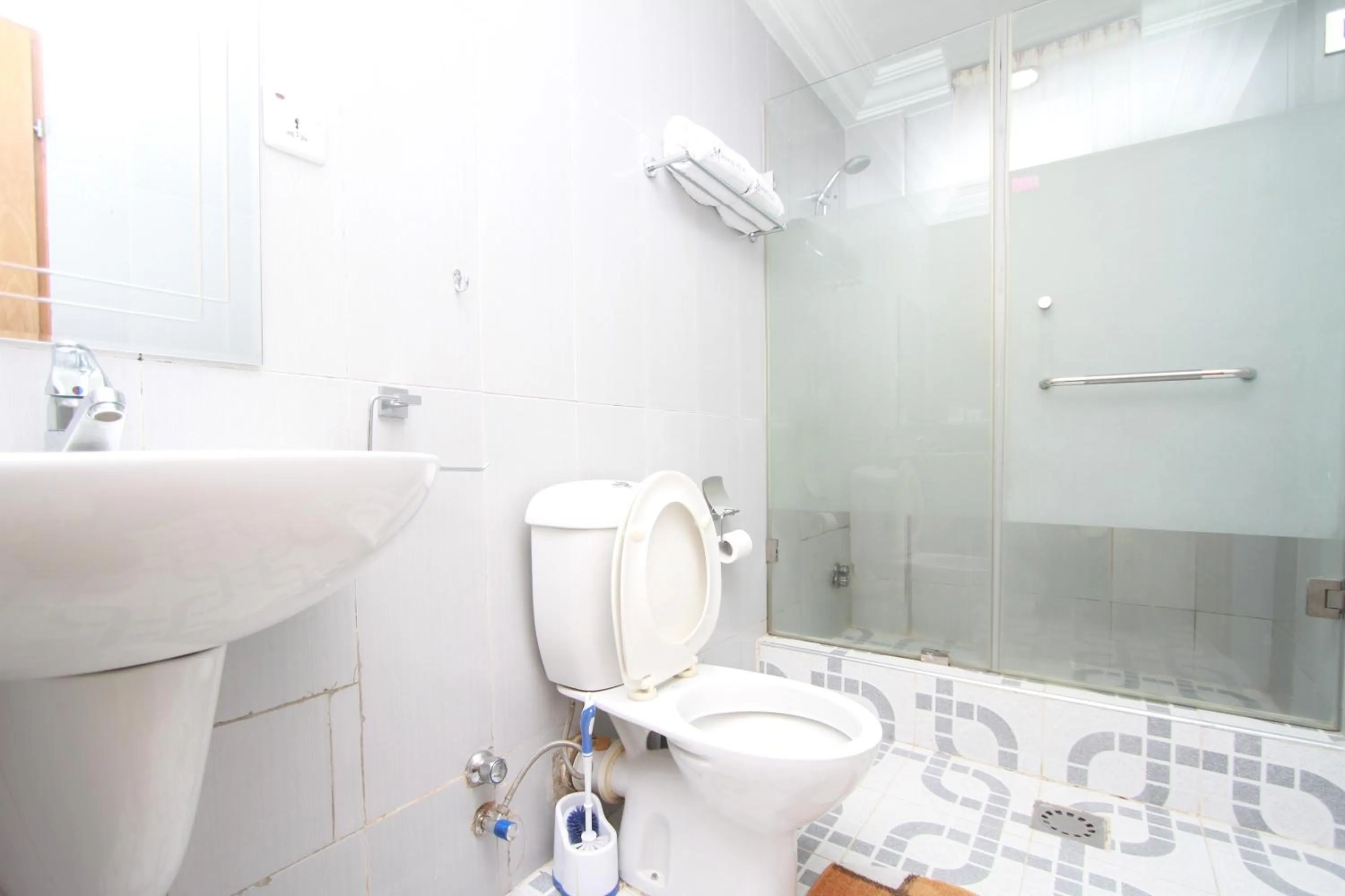 Shower in Mawuli Hotel