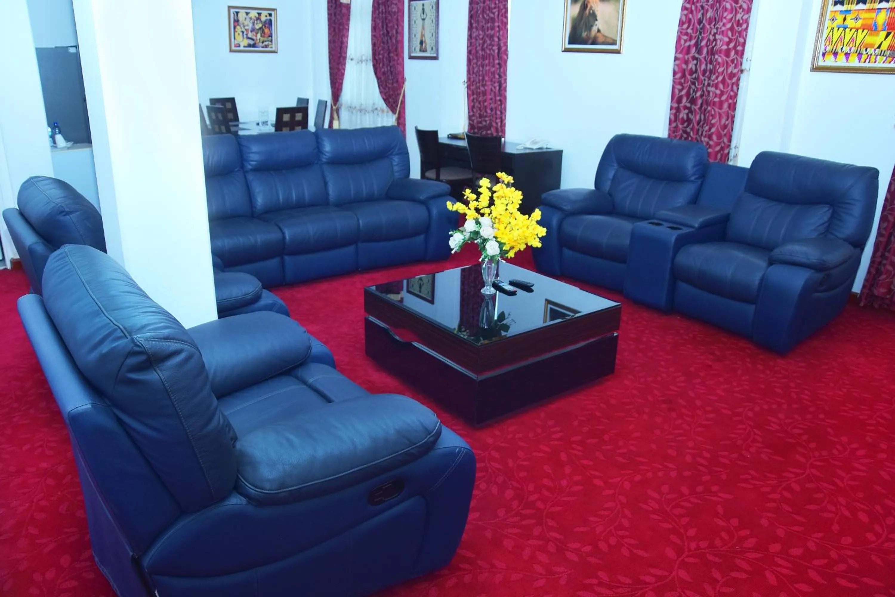 Living room in Mawuli Hotel
