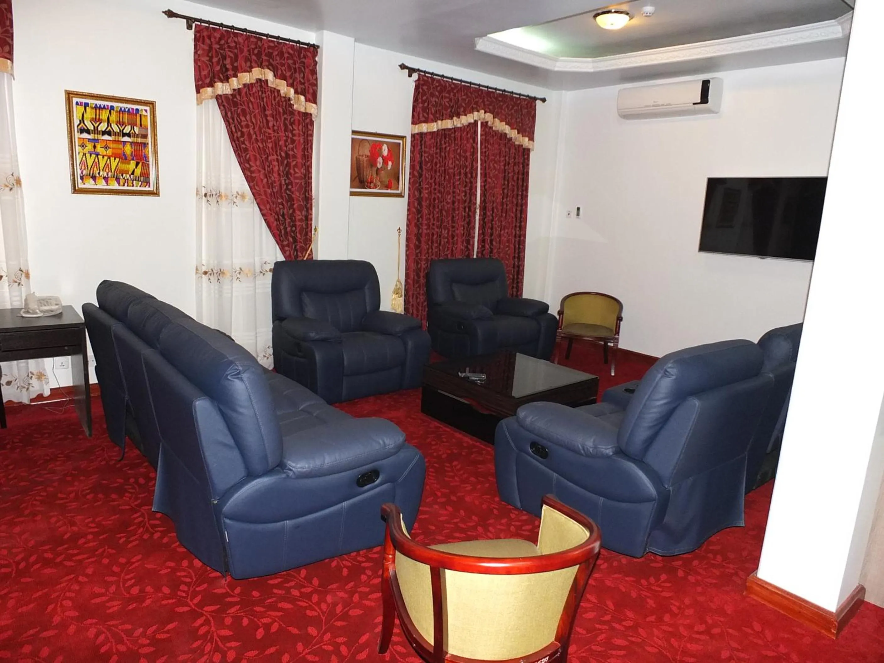 Living room in Mawuli Hotel