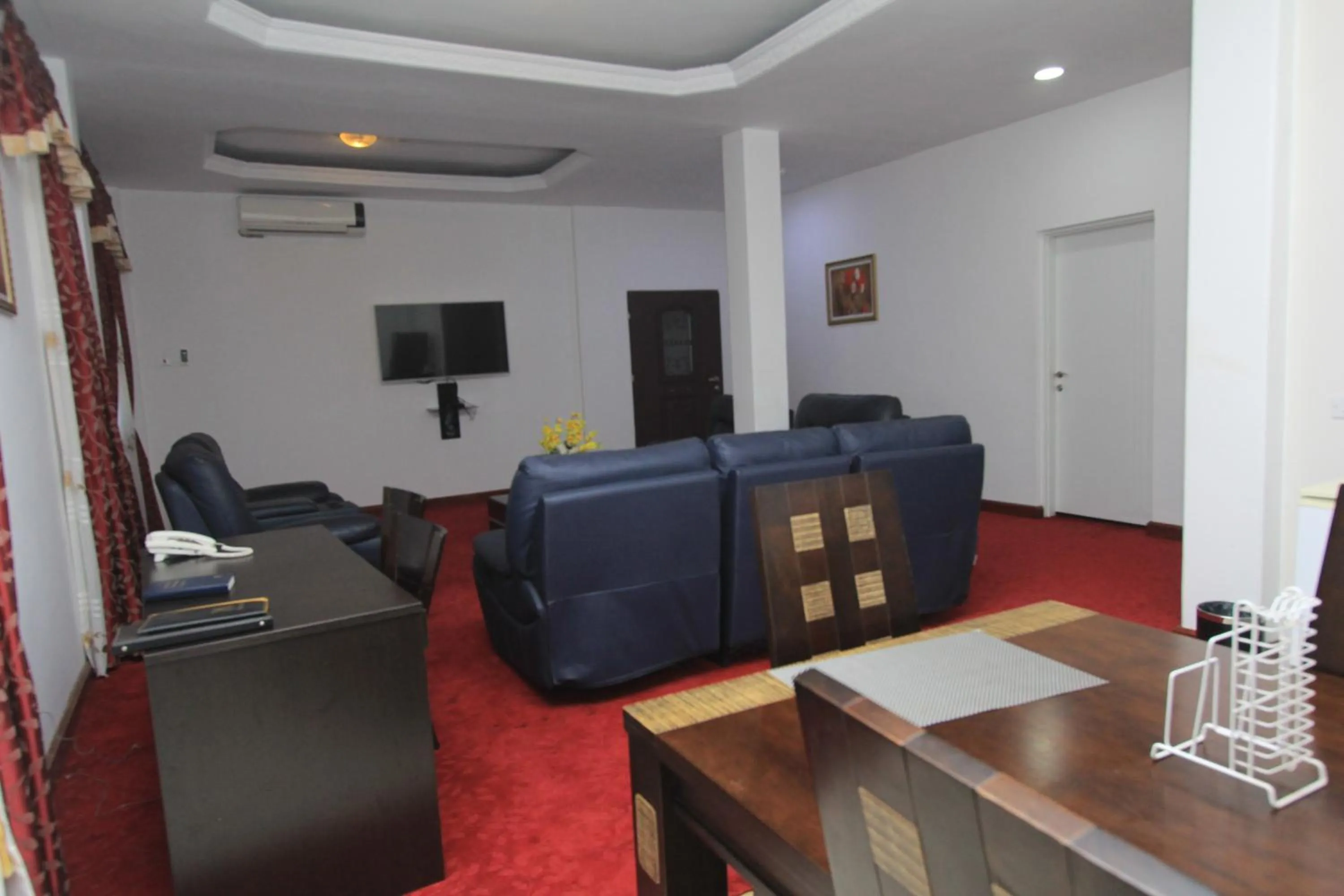 Living room in Mawuli Hotel