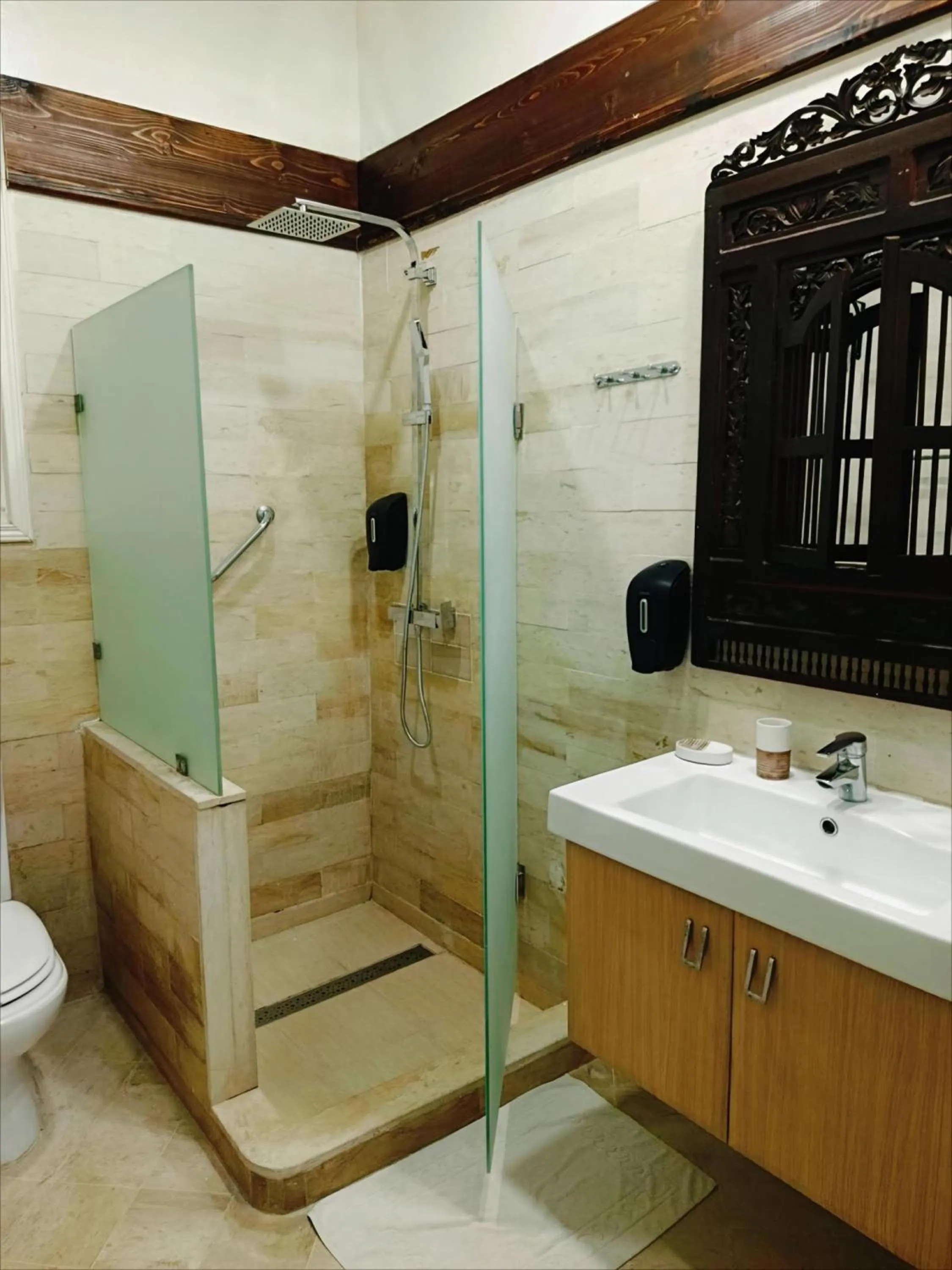 Bathroom in El Patio Courtyard House
