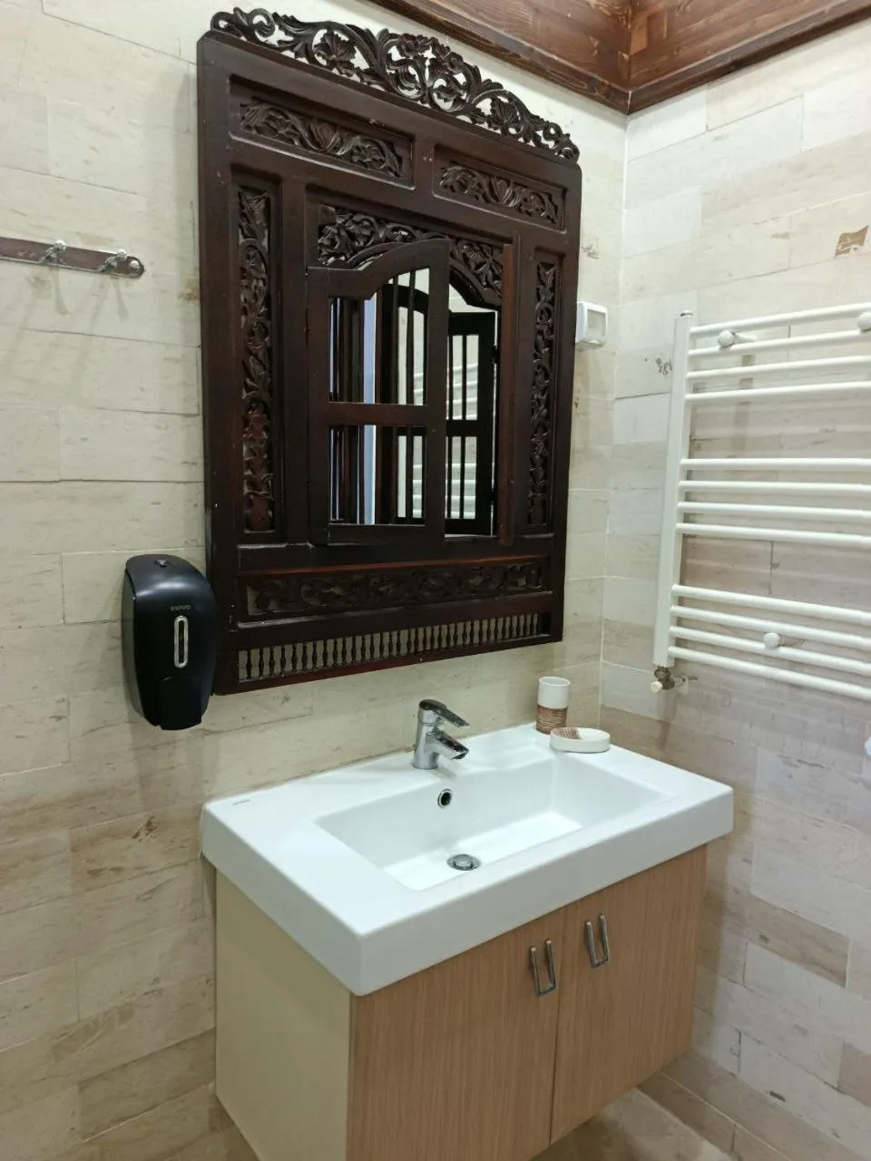 Bathroom in El Patio Courtyard House