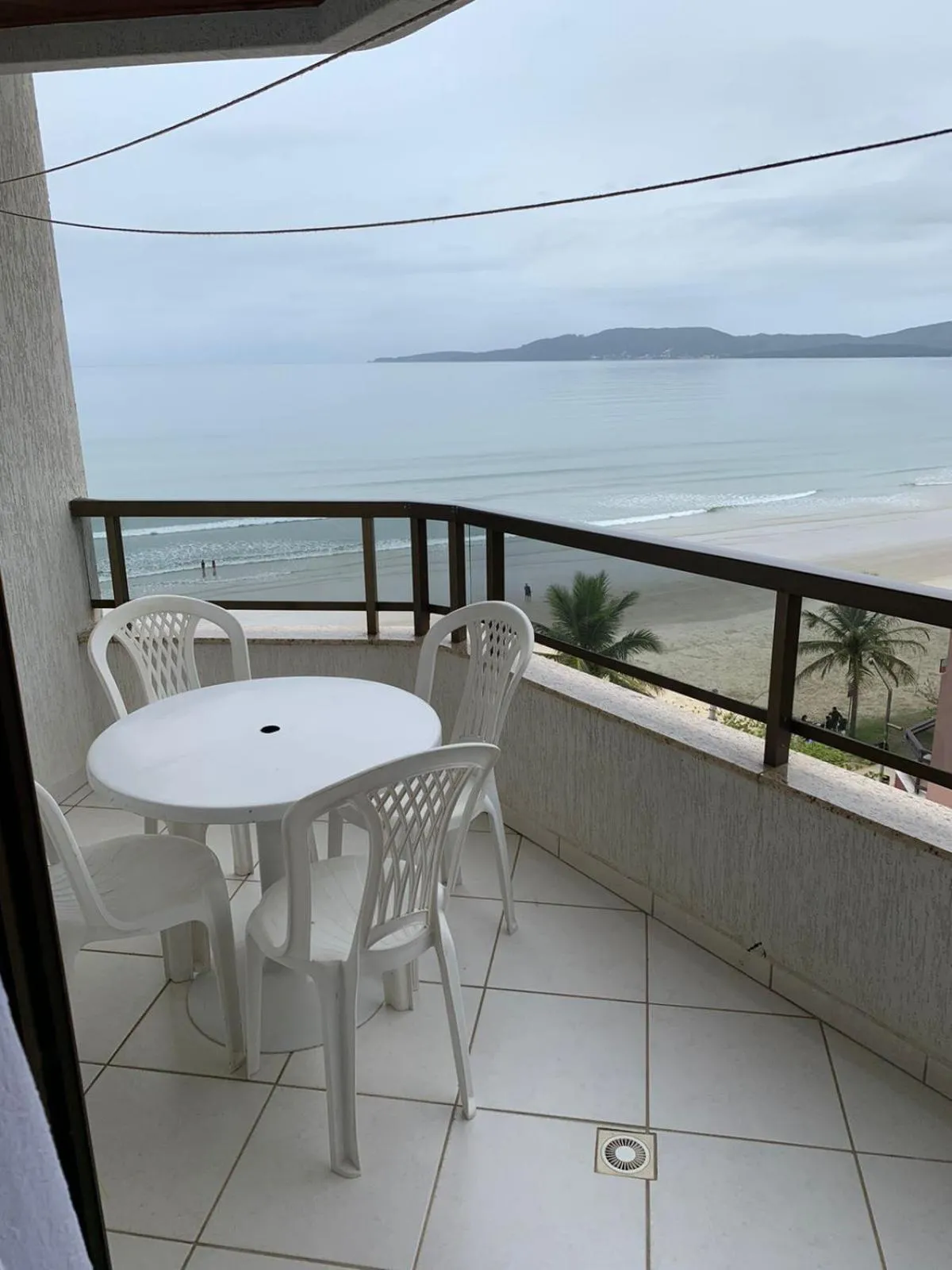 Cobertura frente ao mar Meia Praia -Itapema -SC