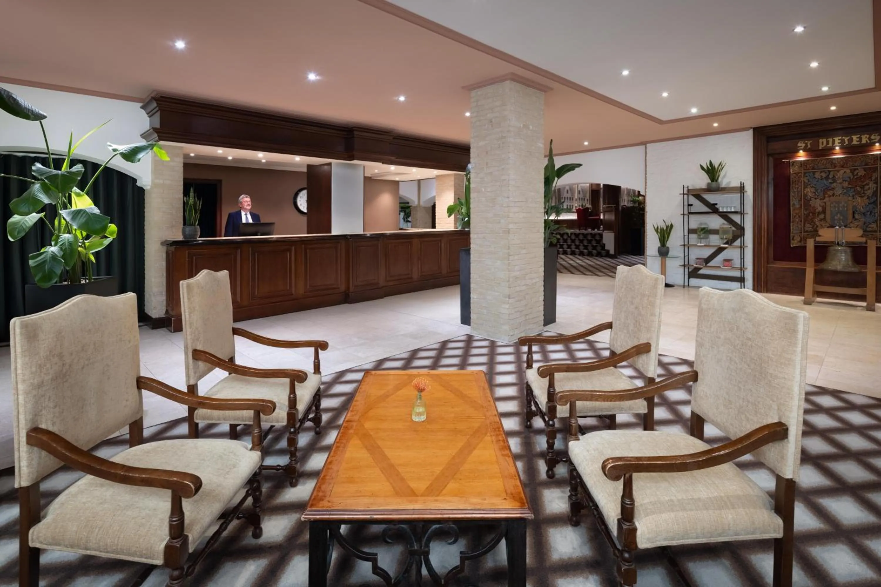 Lobby or reception in NH Brugge
