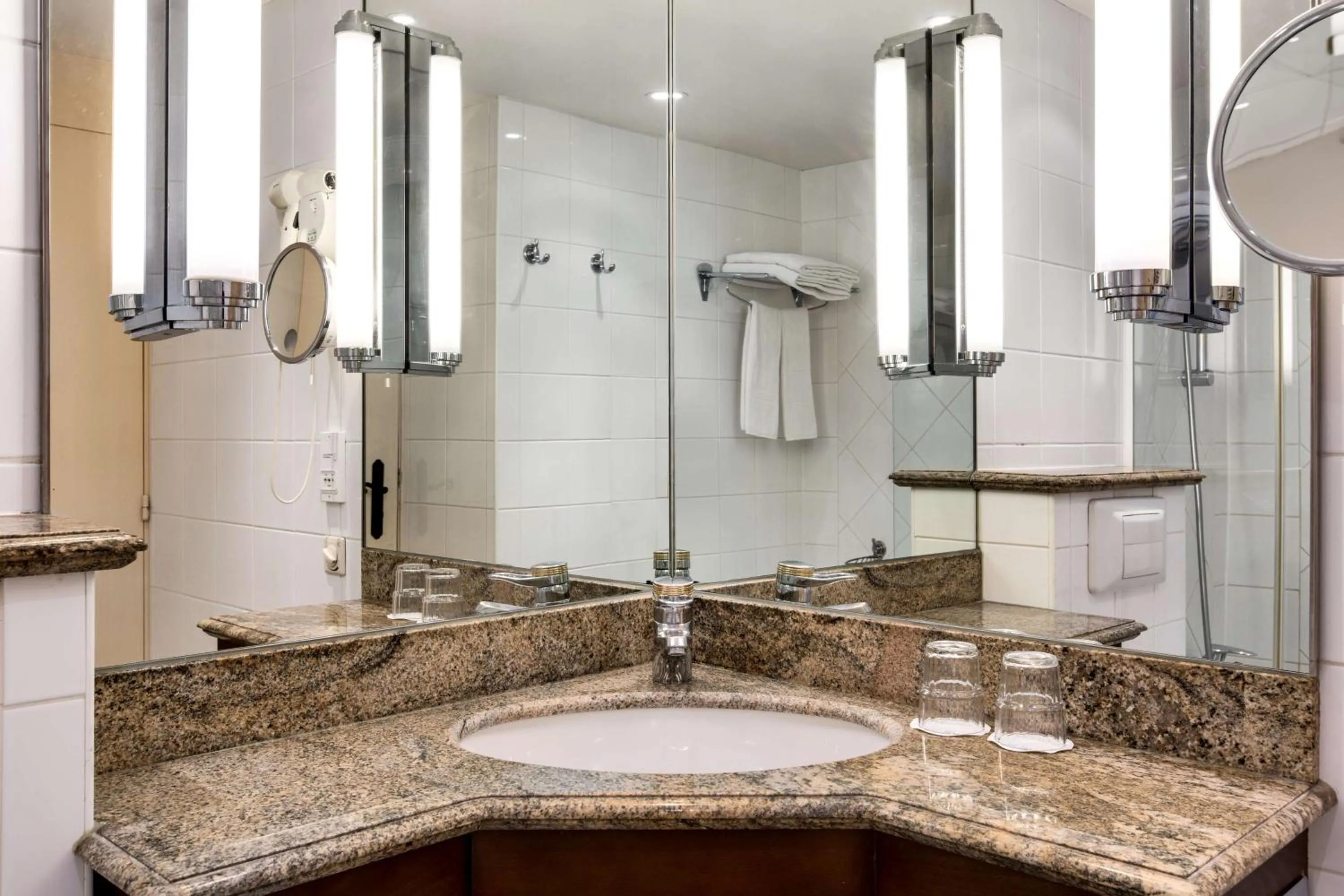 Bathroom in NH Brugge