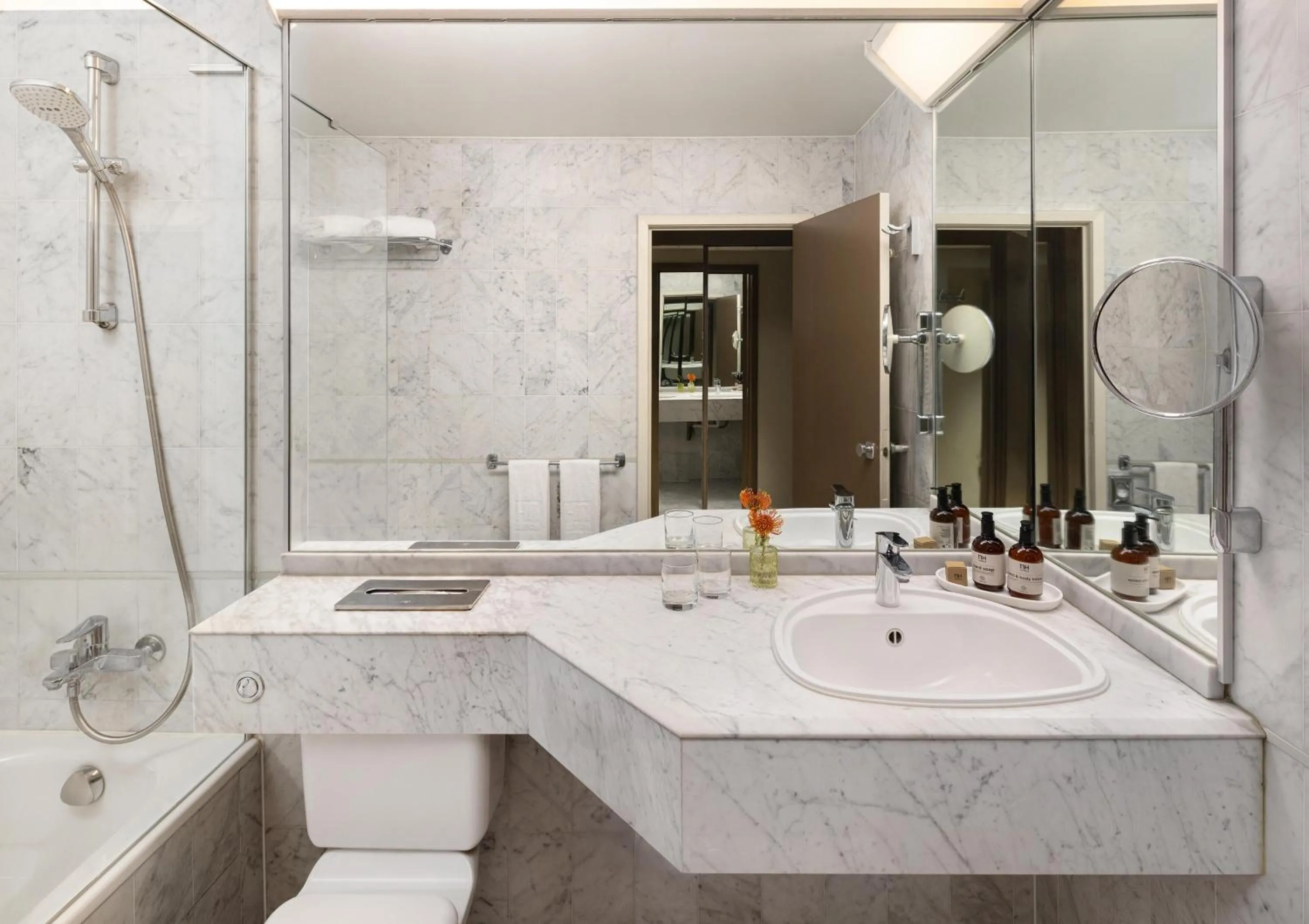 Bathroom in NH Brugge