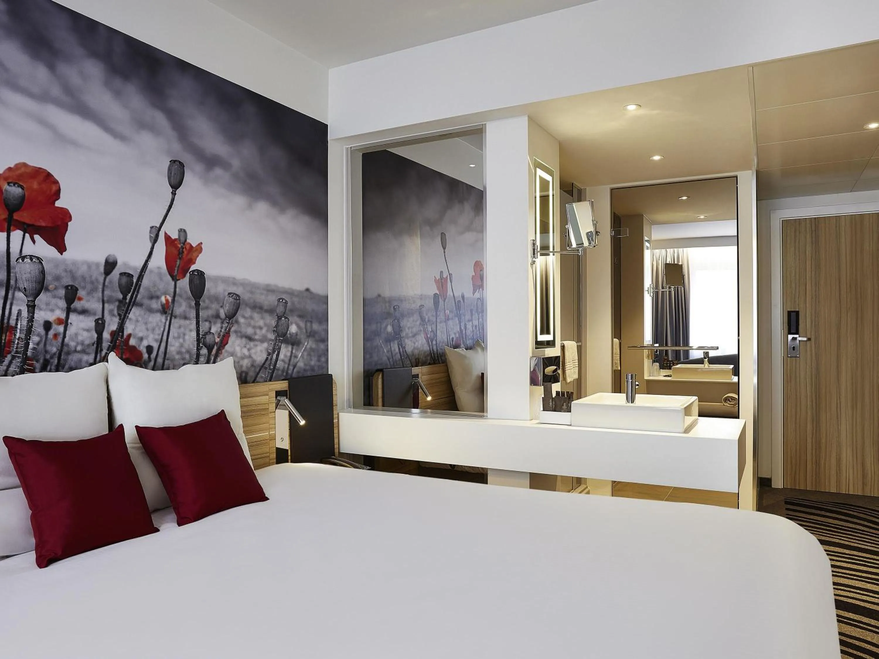 Bedroom, Bed in Novotel Ieper Centrum
