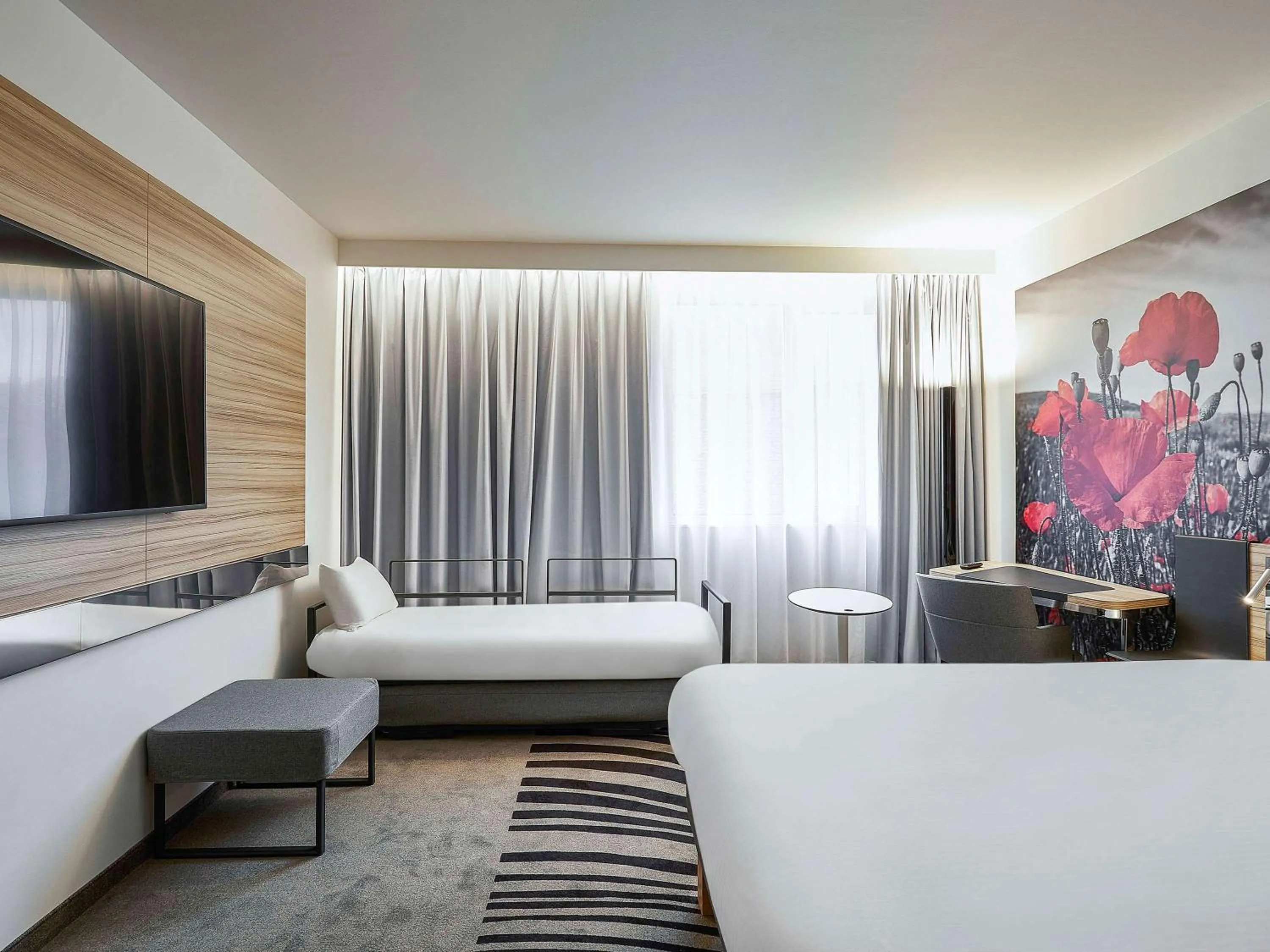 Photo of the whole room, Bed in Novotel Ieper Centrum