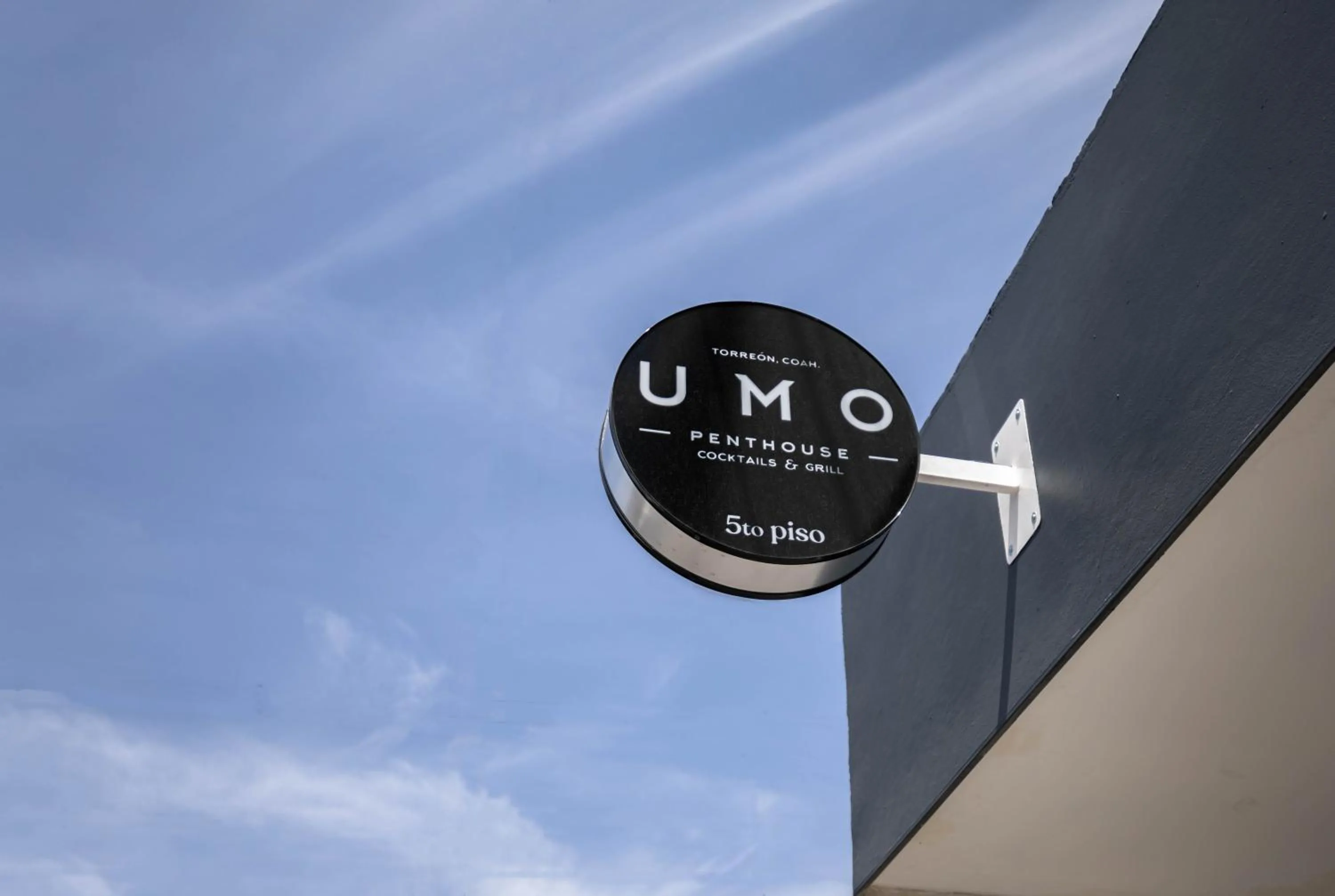 Property logo or sign in Hotel Nuve Torreón
