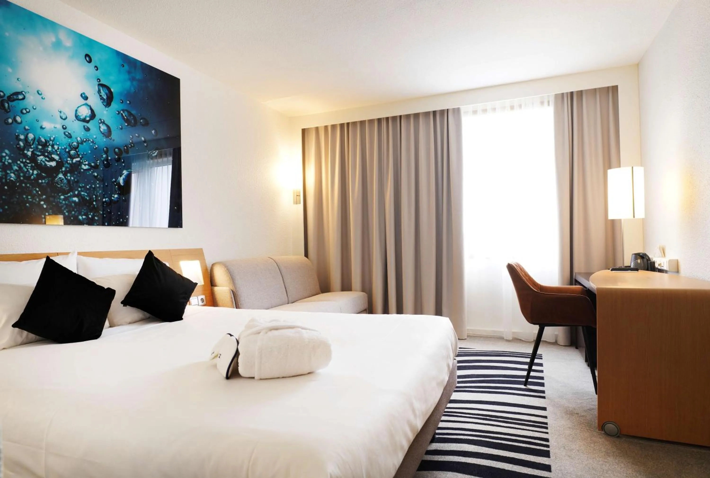 Bedroom, Bed in Novotel Antwerpen - Ekeren