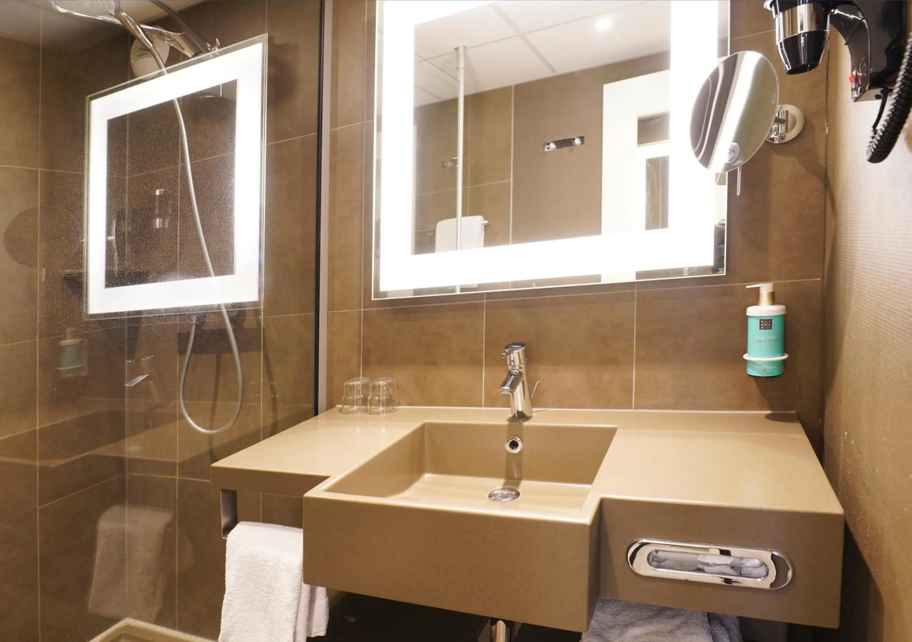 Shower in Novotel Antwerpen - Ekeren