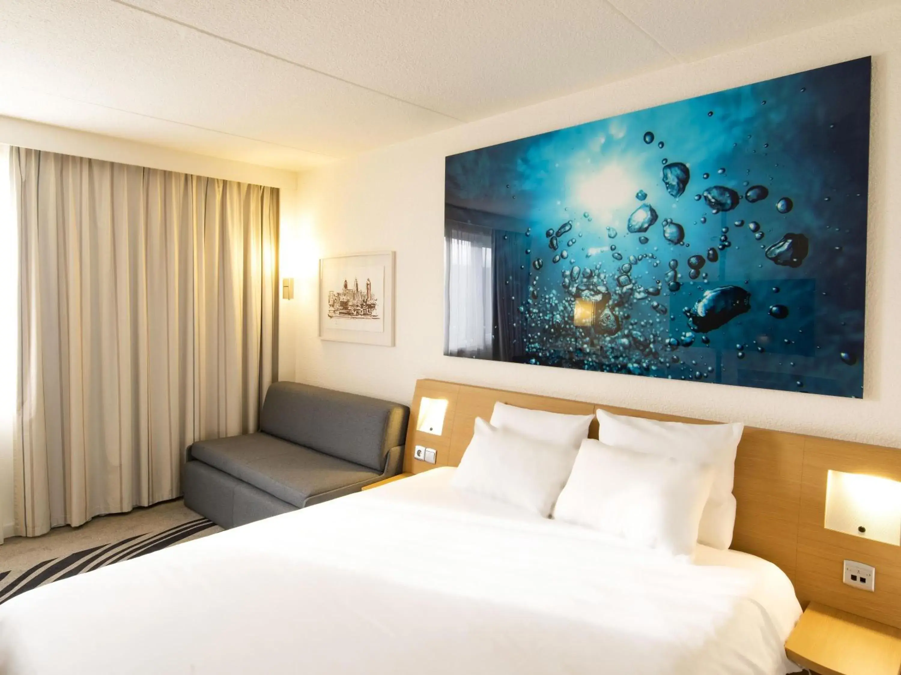 Bedroom, Bed in Novotel Antwerpen - Ekeren Bedroom, Bed in Novotel Antwerpen - Ekeren