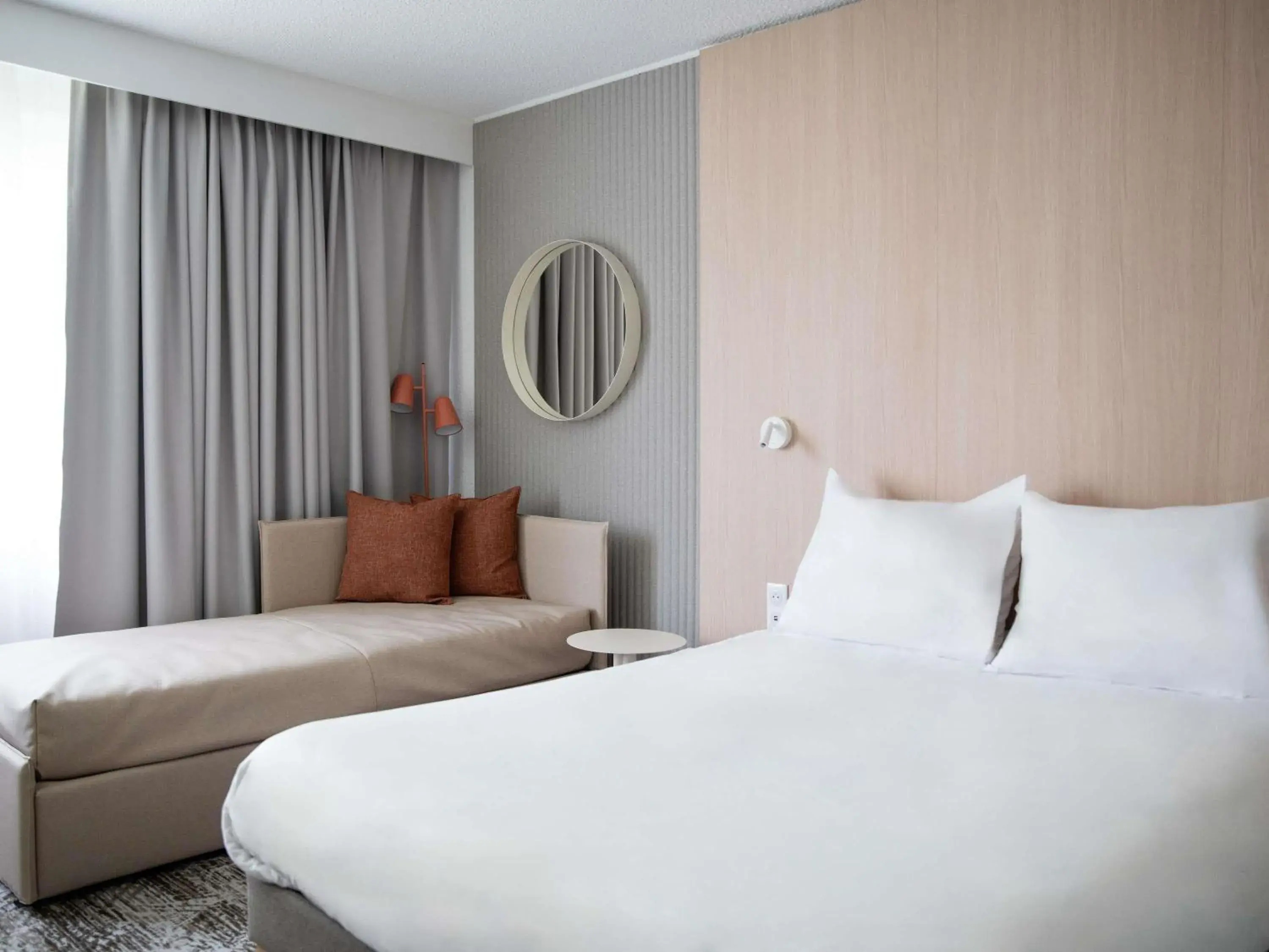 Property building, Bed in Novotel Antwerpen - Ekeren Property building, Bed in Novotel Antwerpen - Ekeren