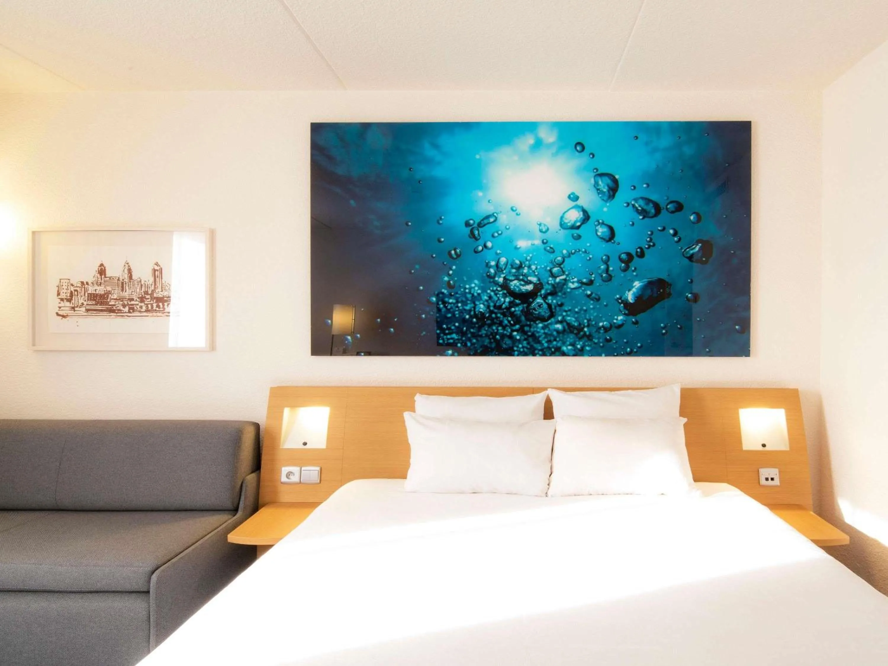 Bedroom, Bed in Novotel Antwerpen - Ekeren