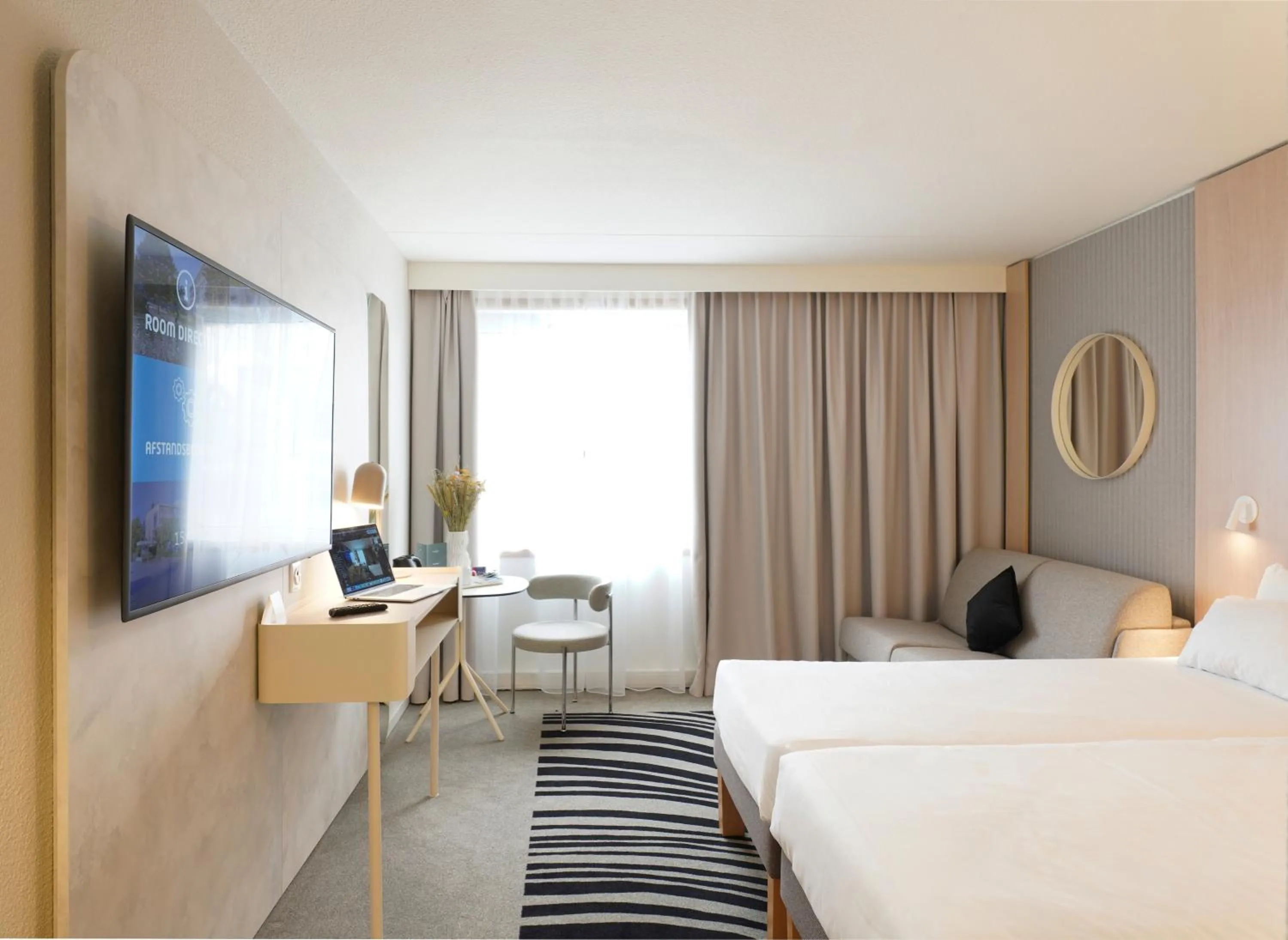Shower, Bed in Novotel Antwerpen - Ekeren
