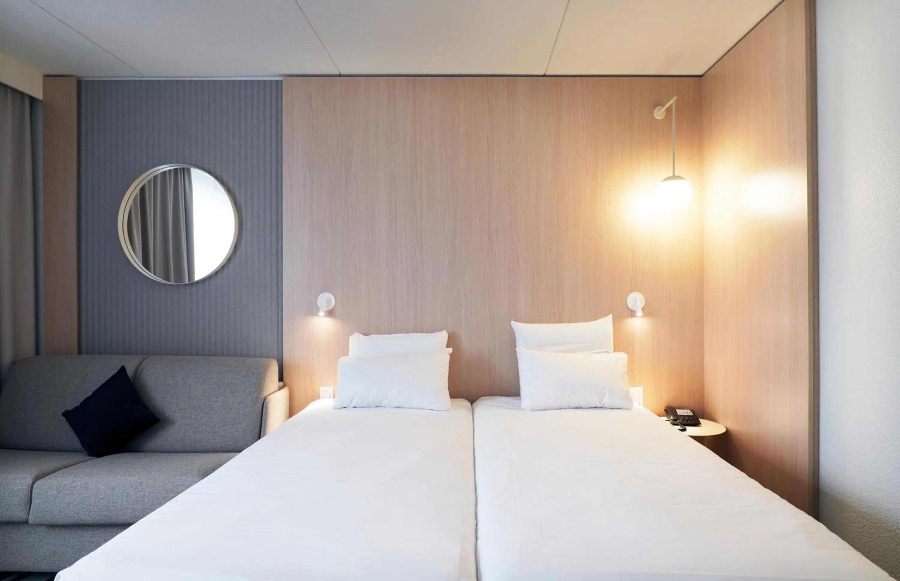 Shower, Bed in Novotel Antwerpen - Ekeren