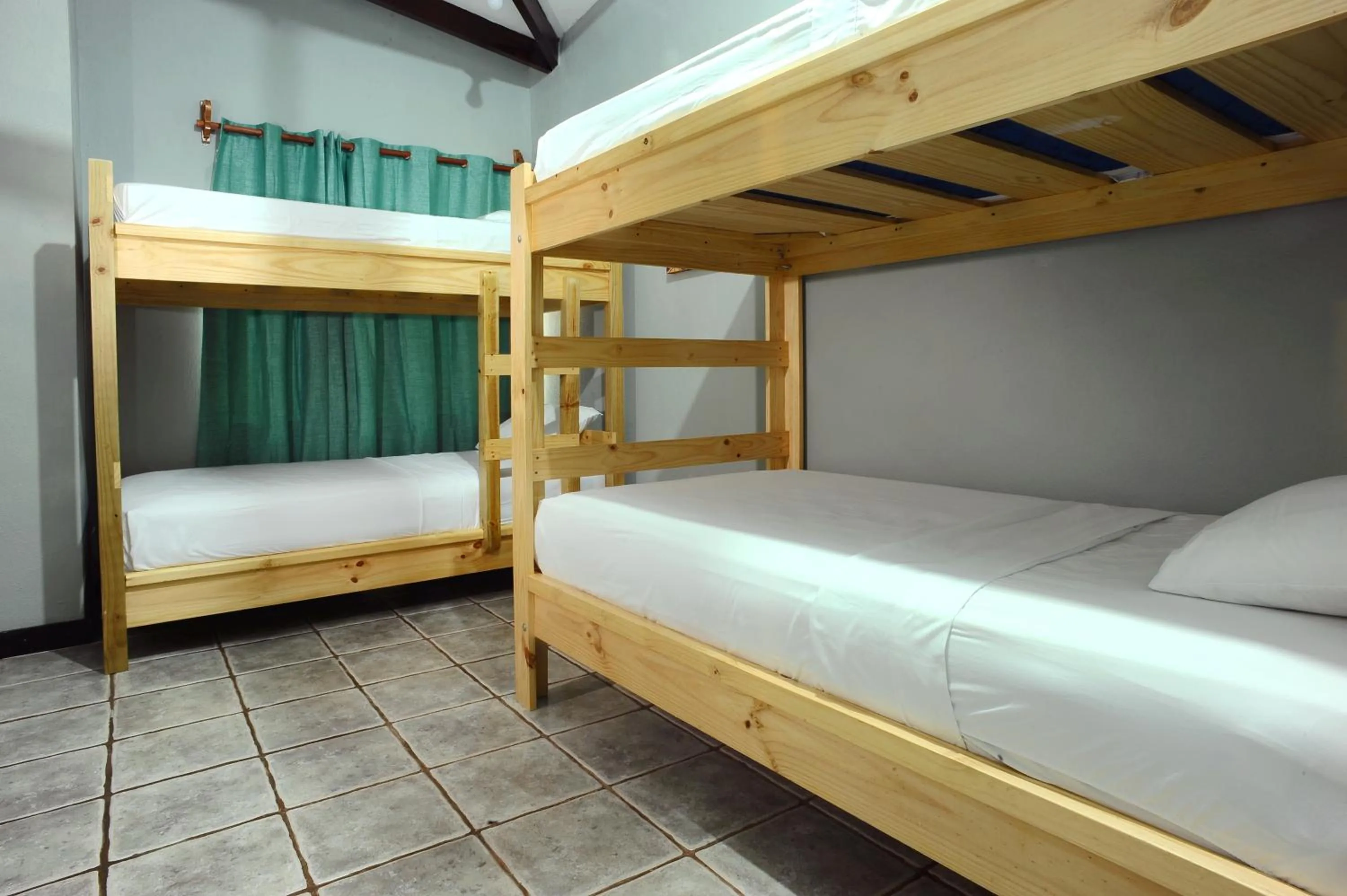 bunk bed, Bed in Wide Mouth Frog Quepos