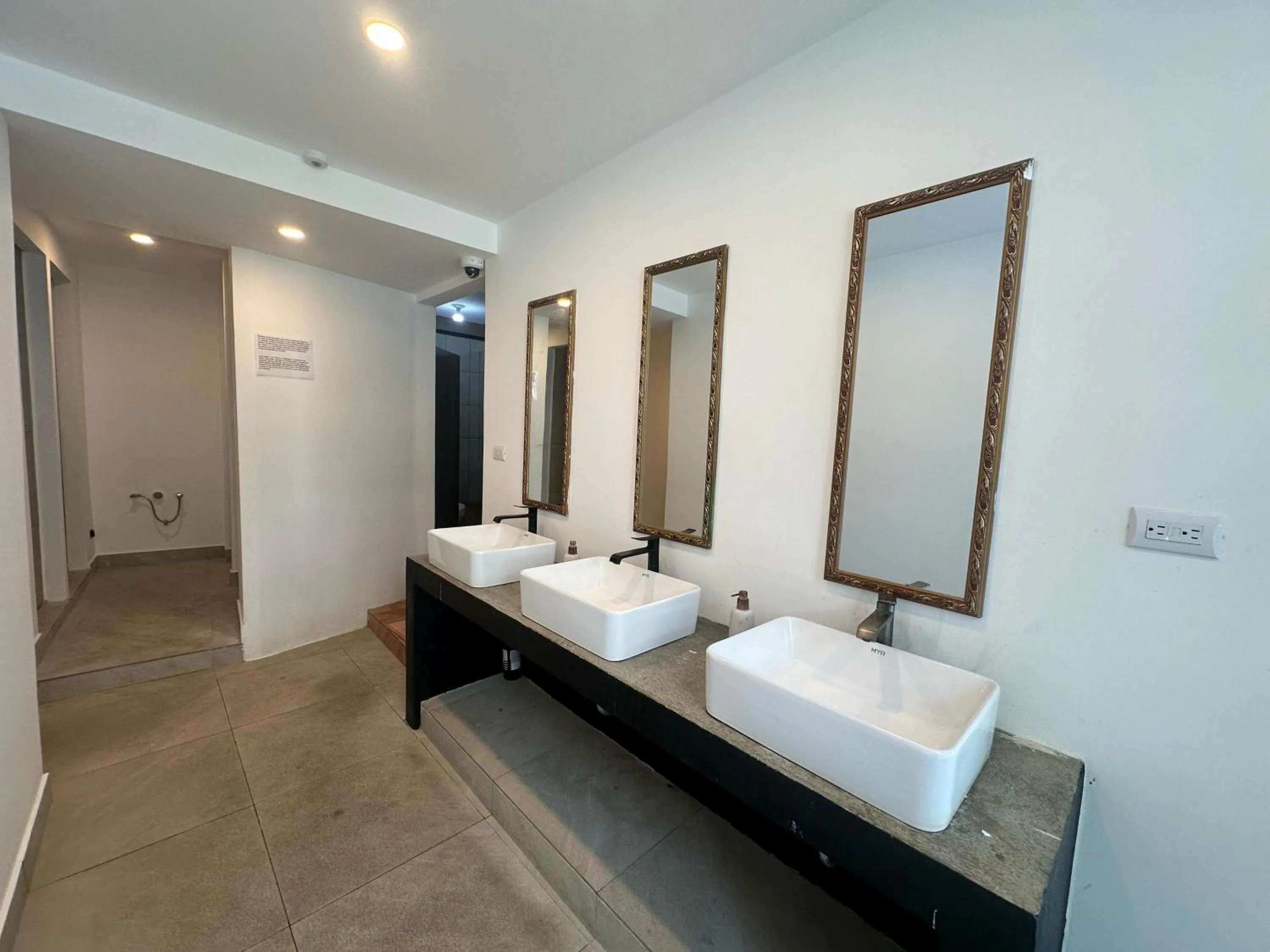 Bathroom, Bed in Wide Mouth Frog Quepos