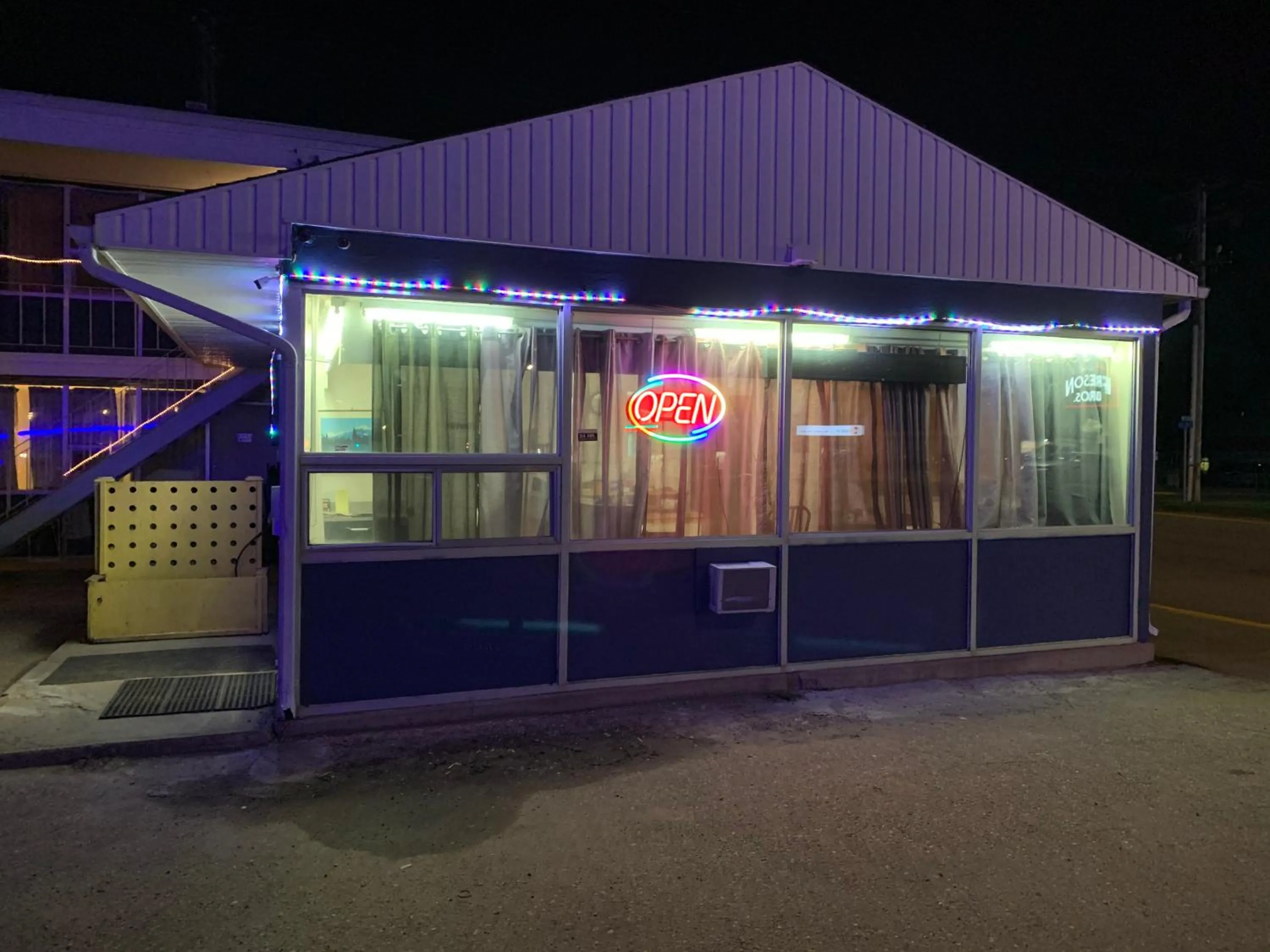 Raven Motor Inn