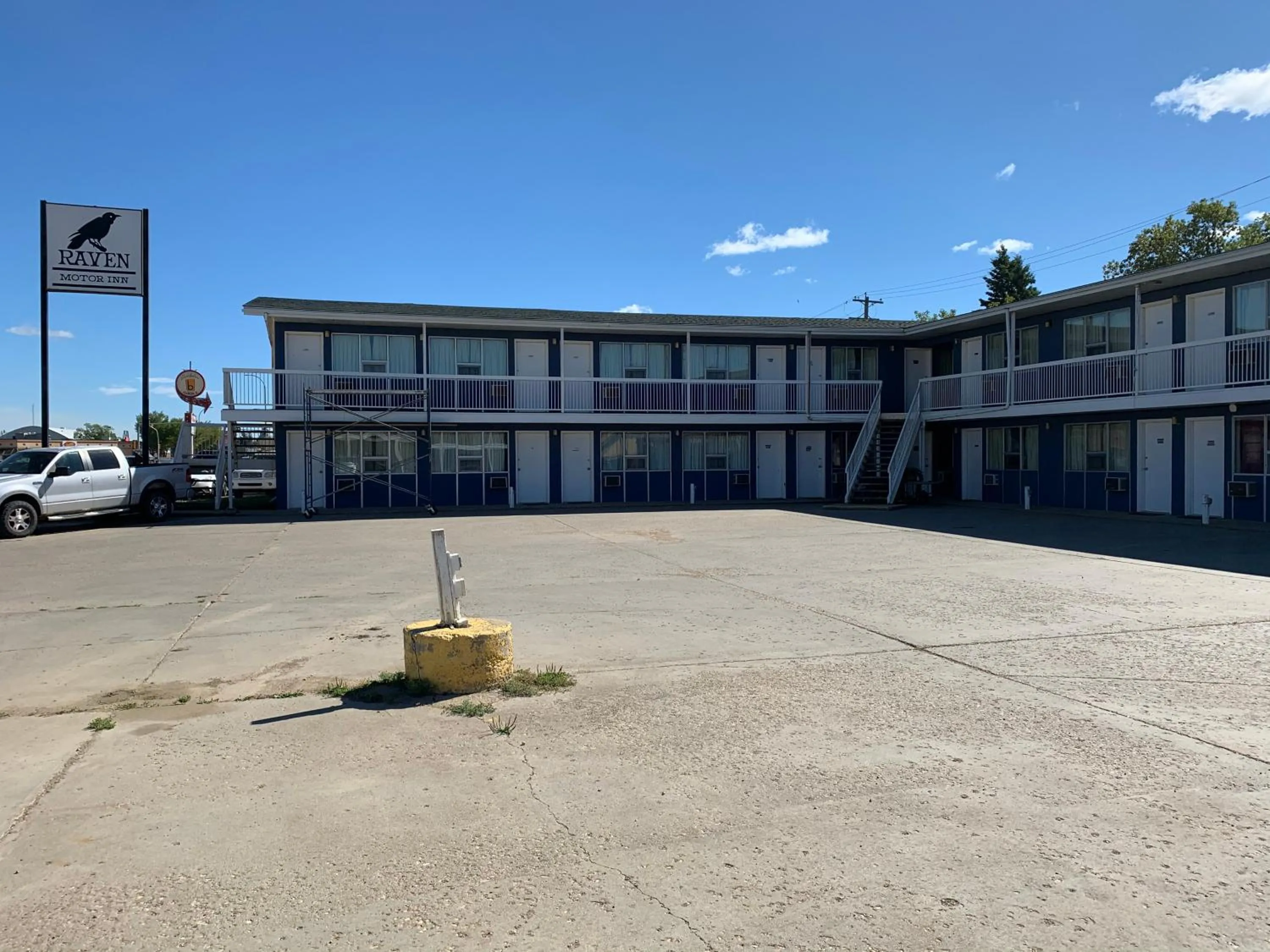 Raven Motor Inn